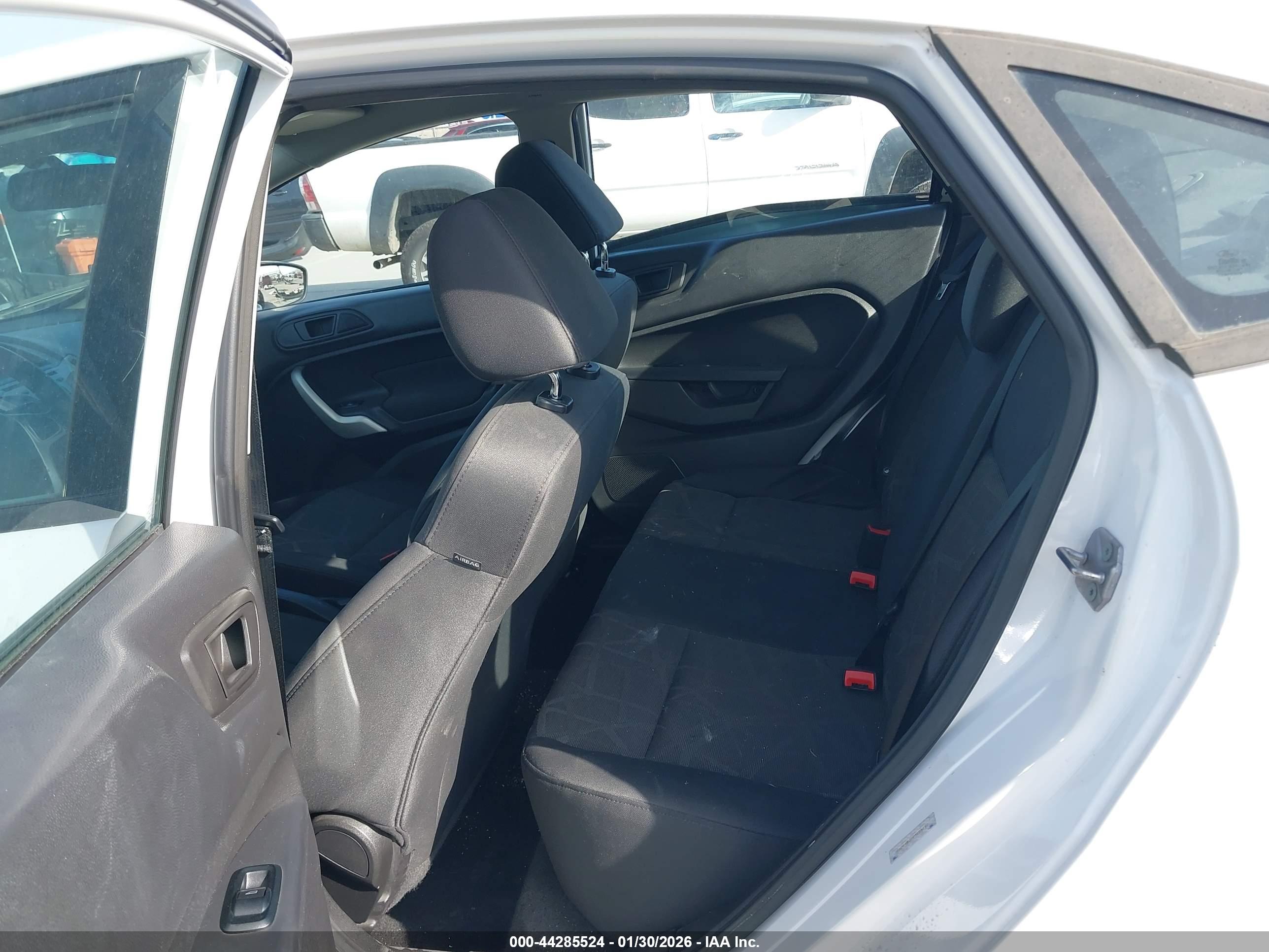 FORD FIESTA image 8