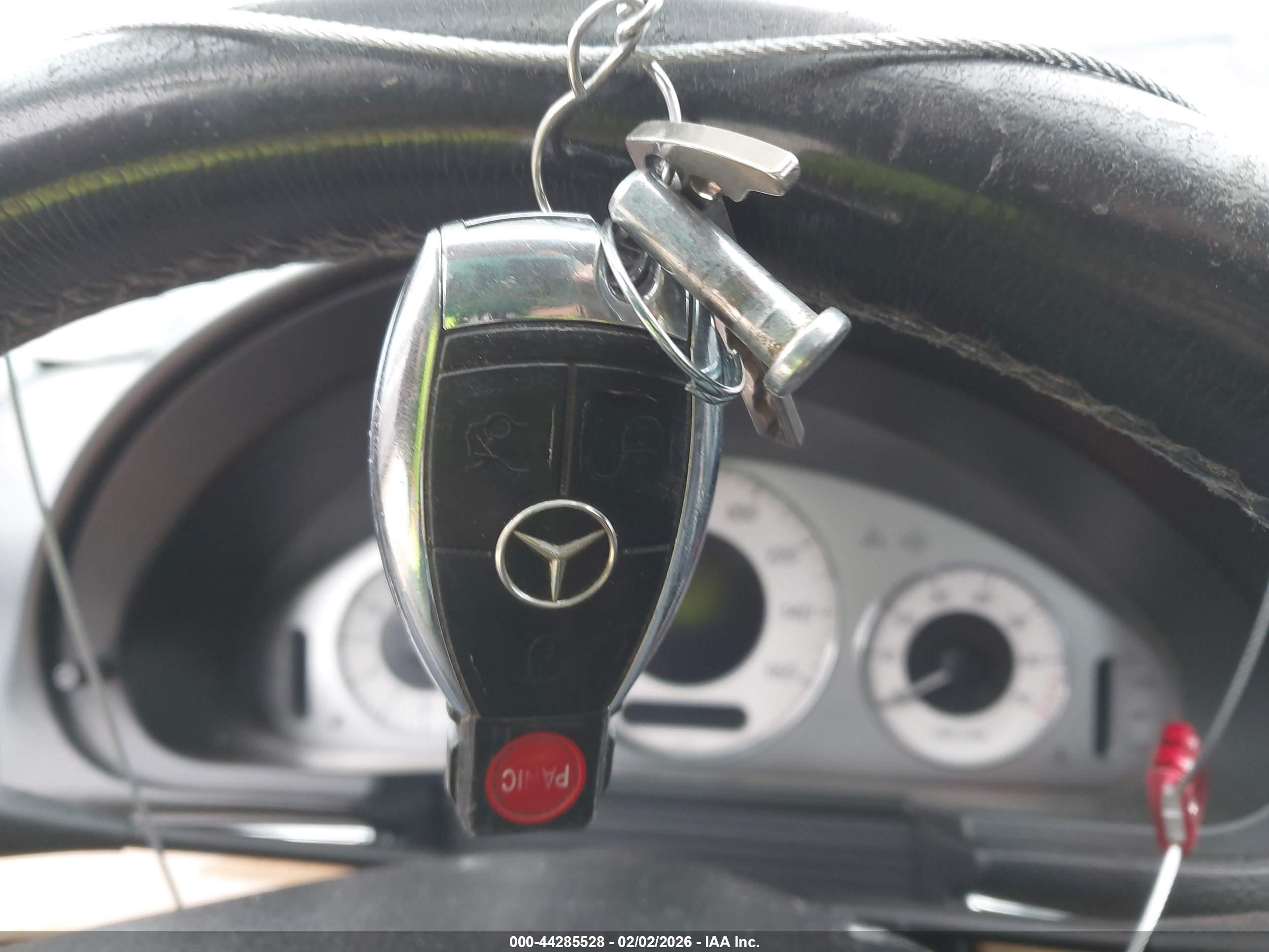 MERCEDES-BENZ E image 11