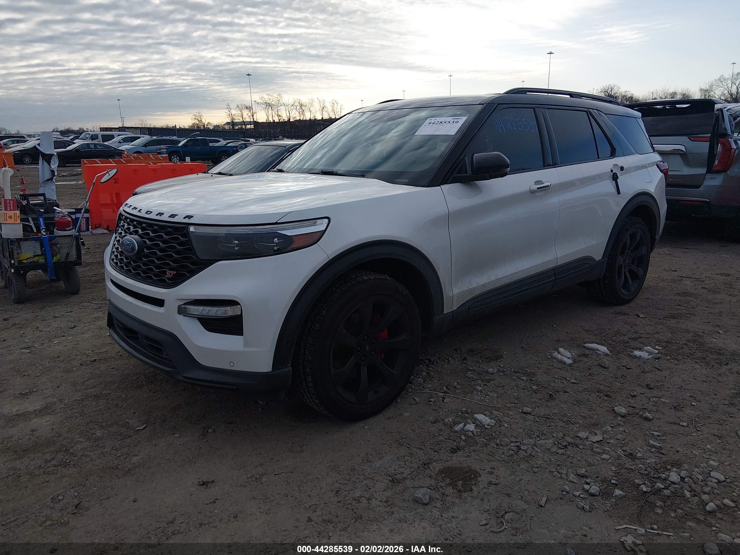 FORD EXPLORER image 2