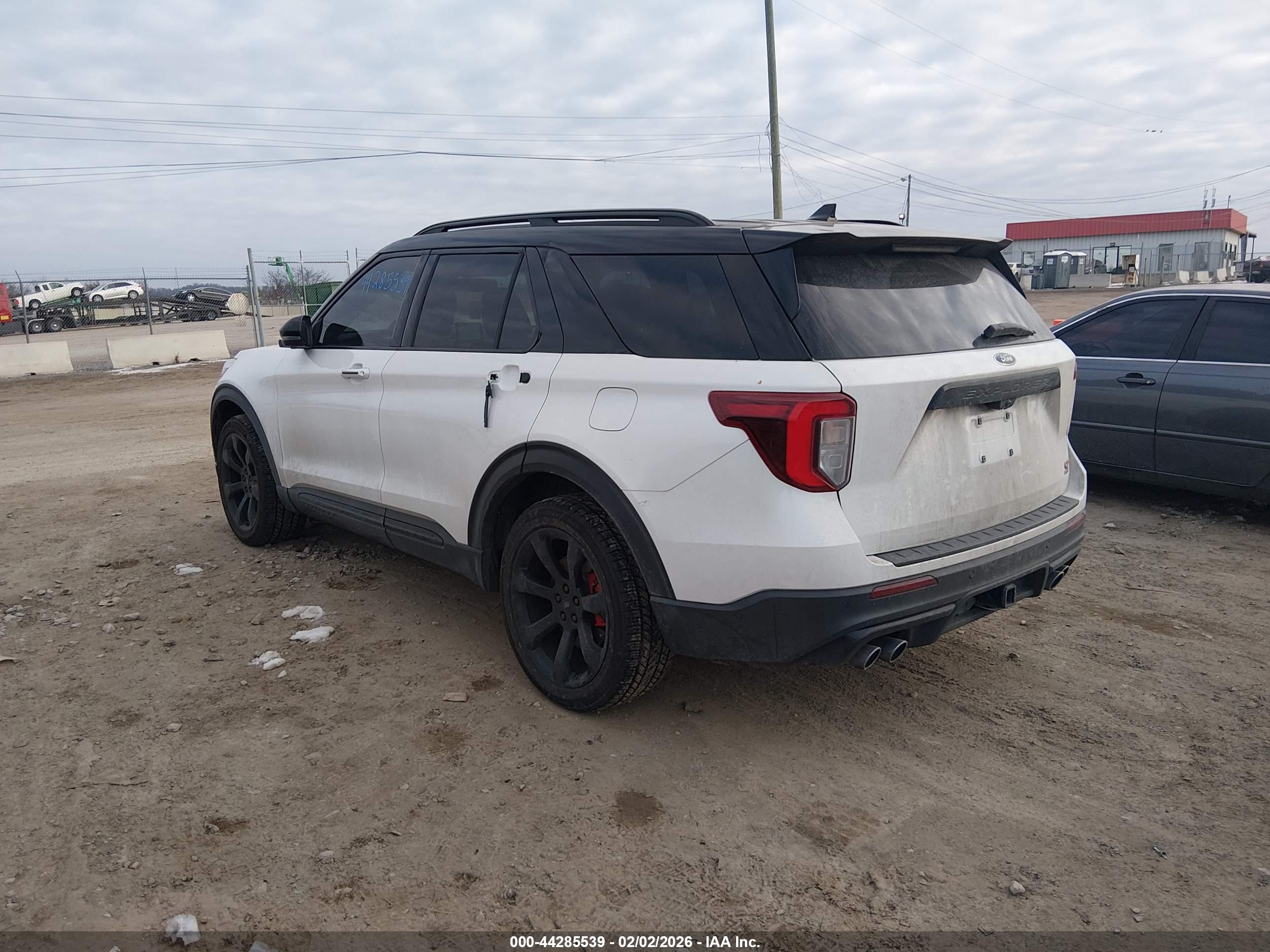 FORD EXPLORER image 3