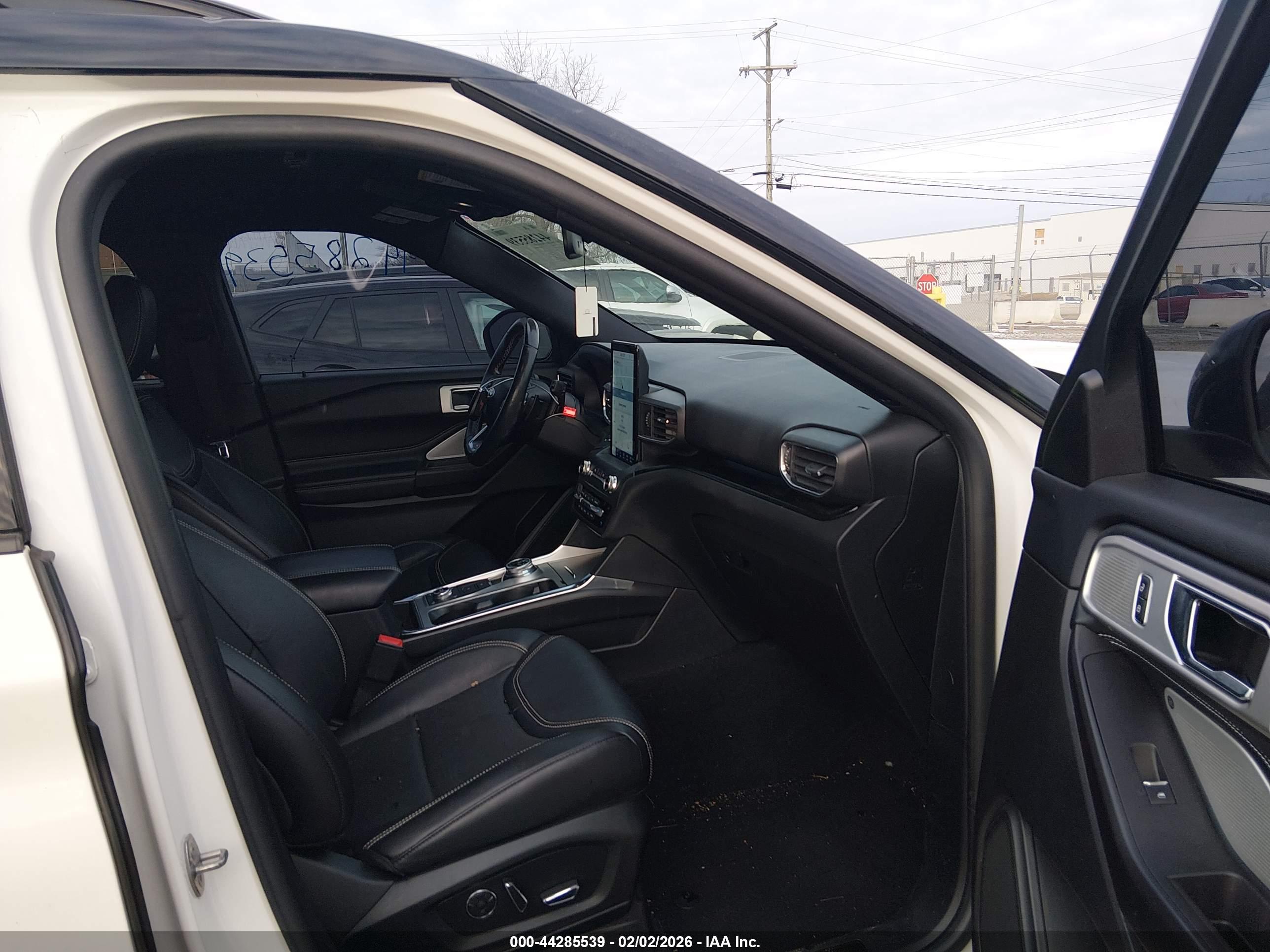 FORD EXPLORER image 5