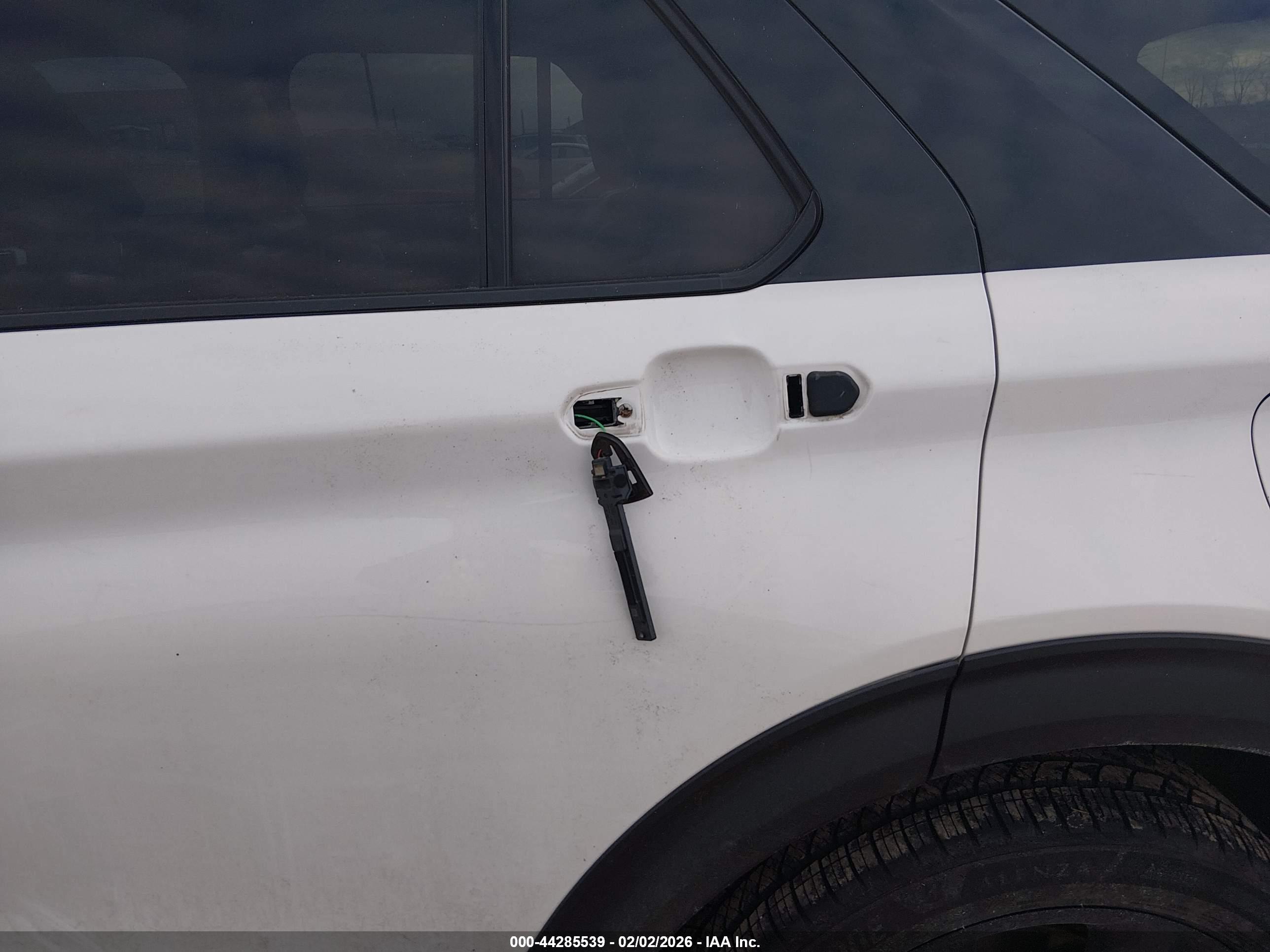 FORD EXPLORER image 6