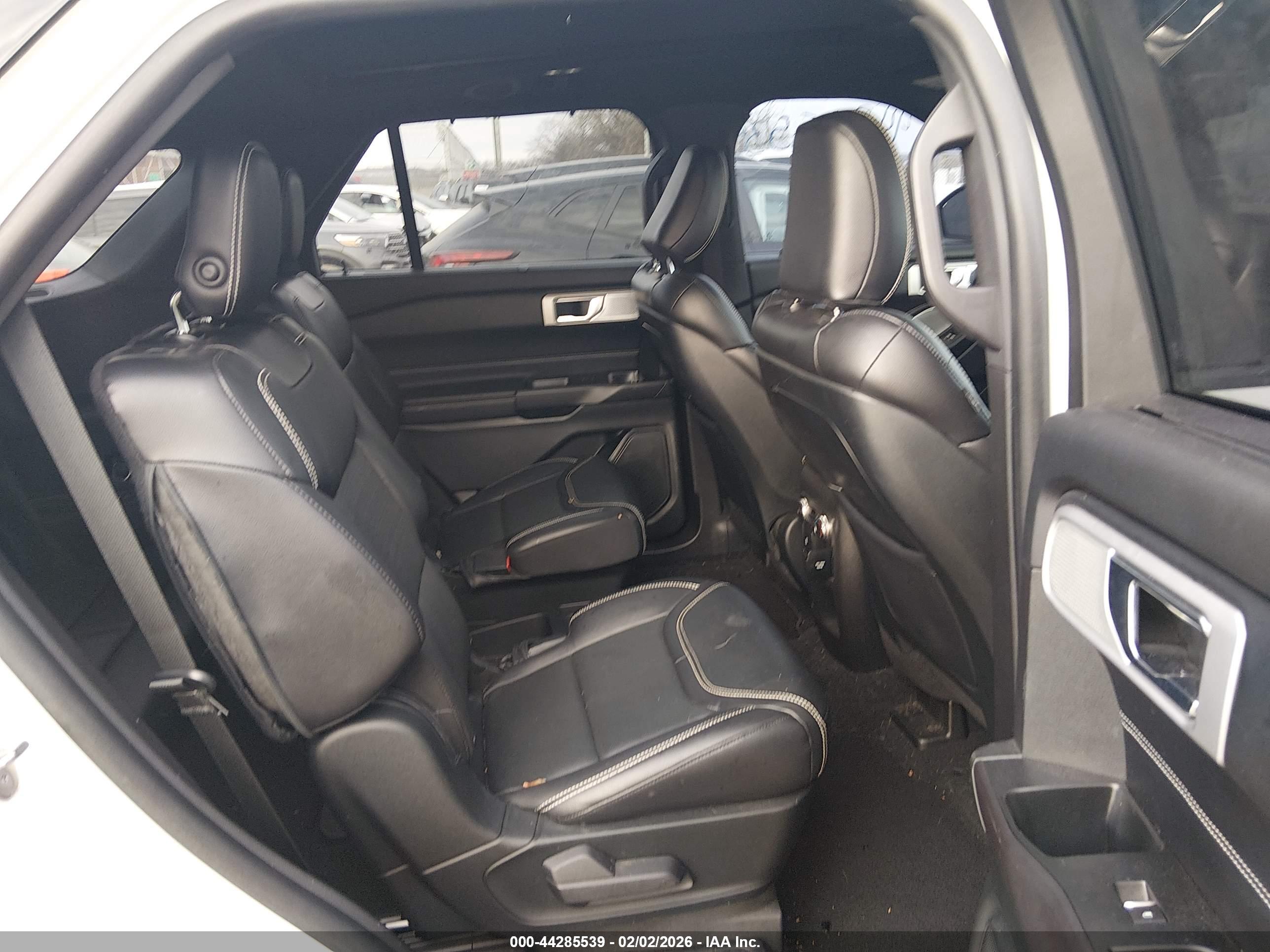 FORD EXPLORER image 8