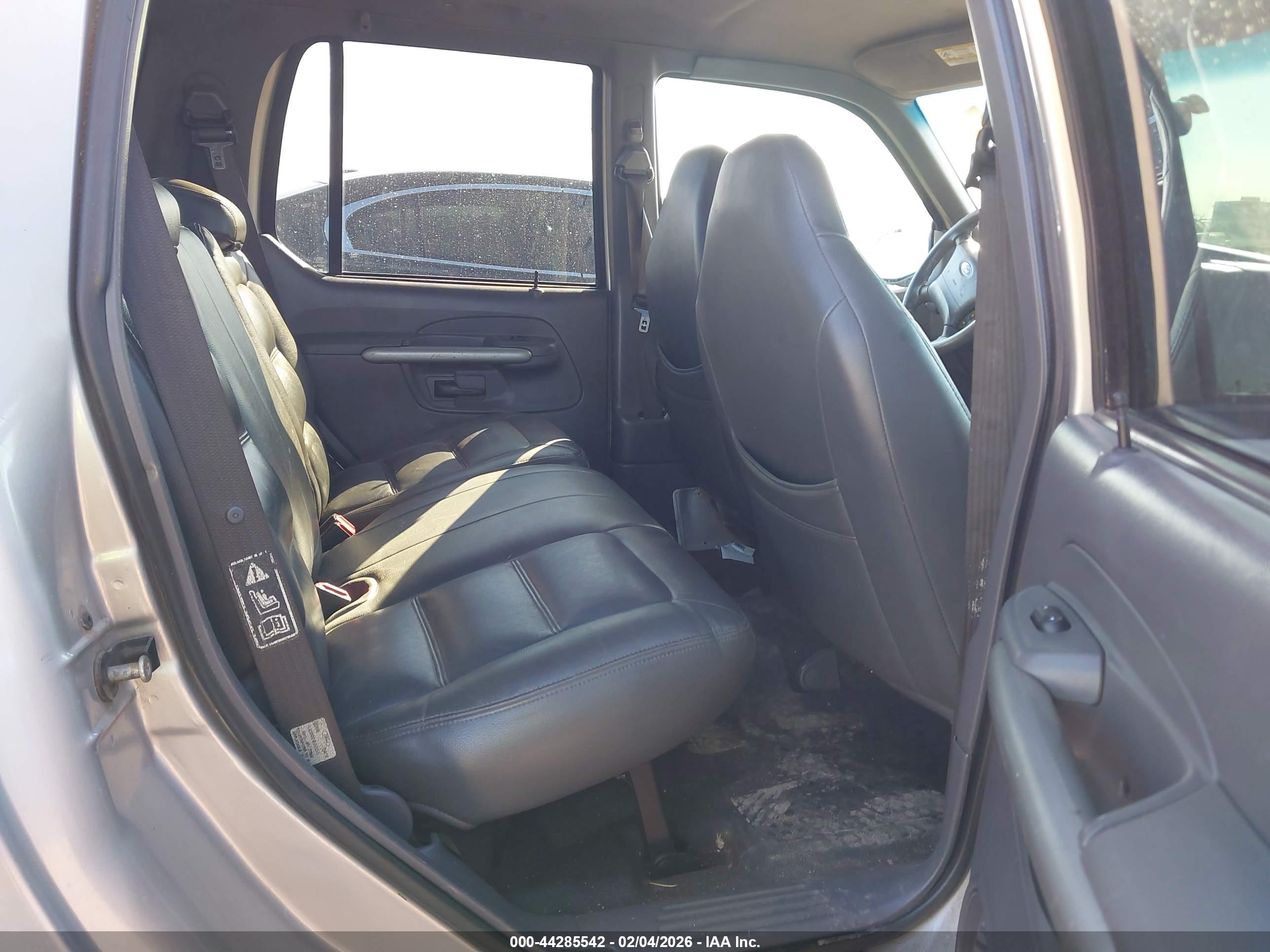 FORD EXPLORER image 8