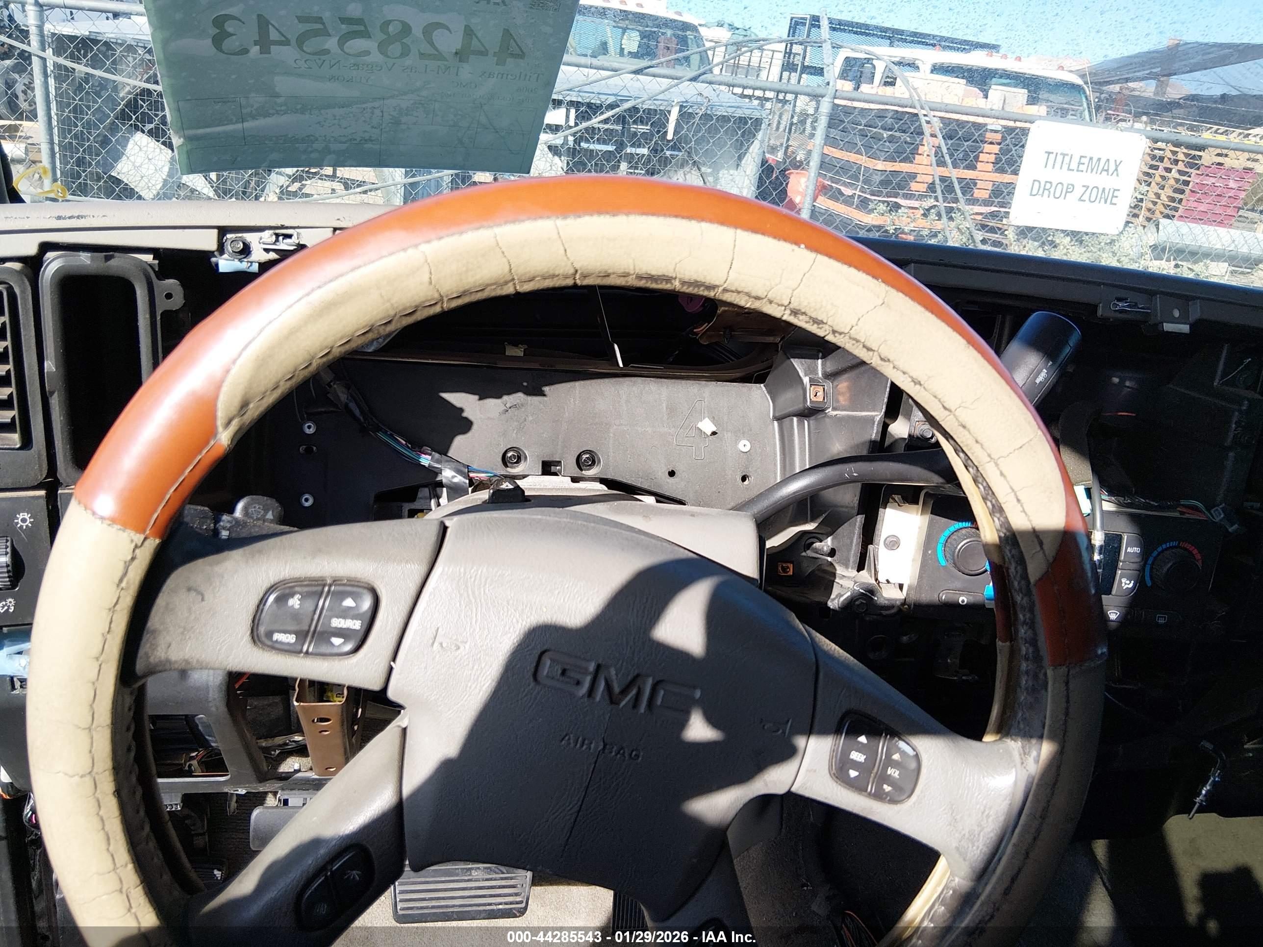 GMC YUKON image 7