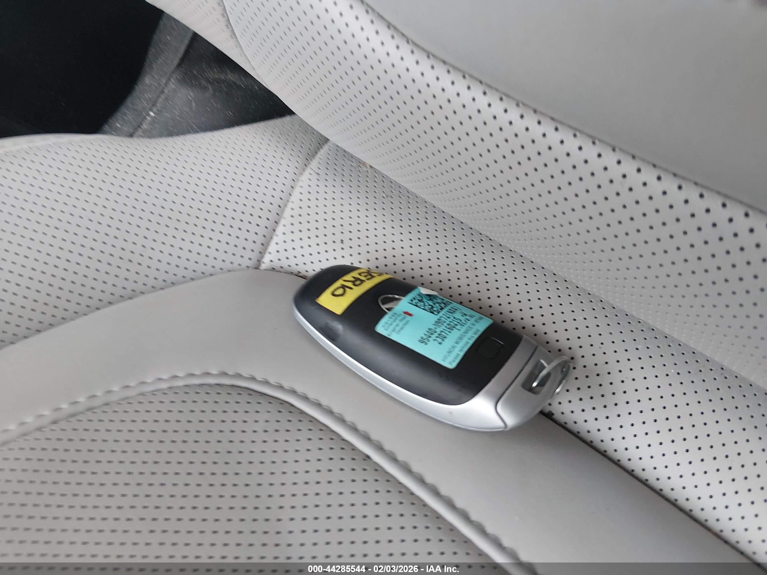 HYUNDAI TUCSON image 11