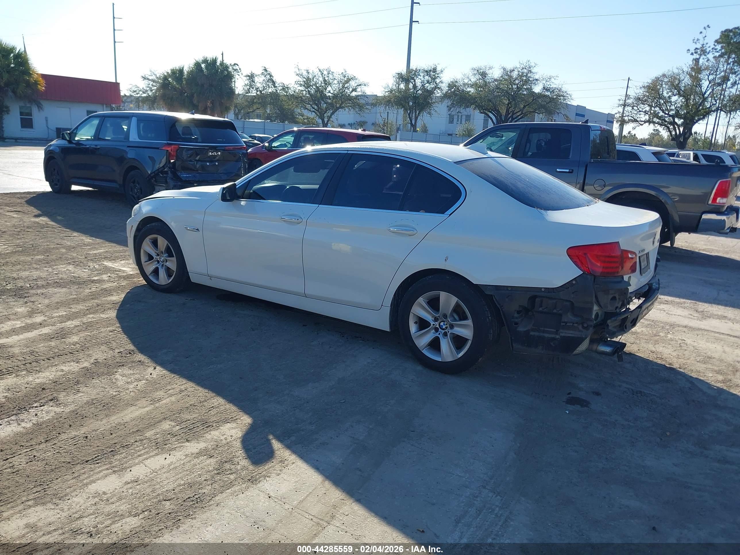 BMW 528I image 3