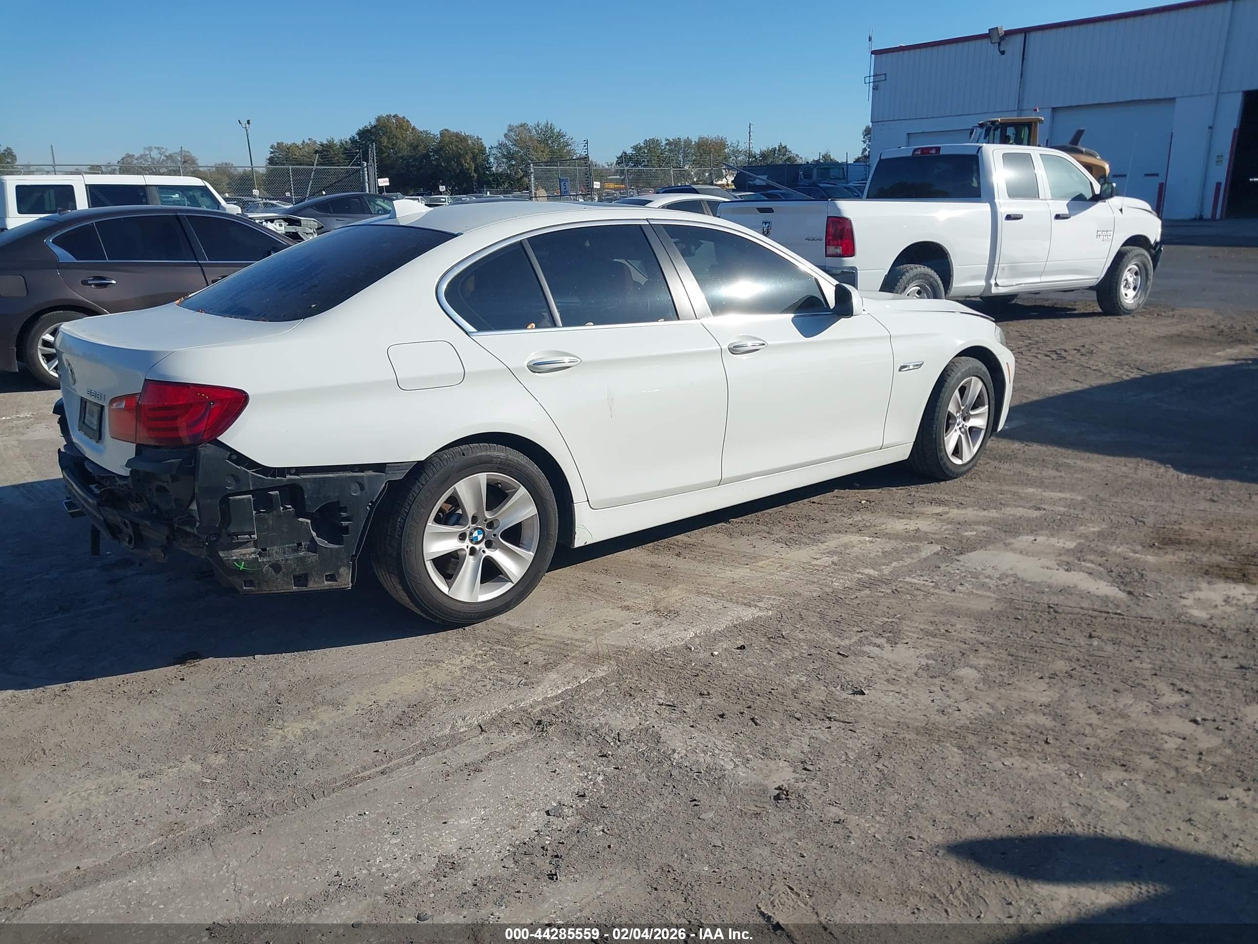 BMW 528I image 4
