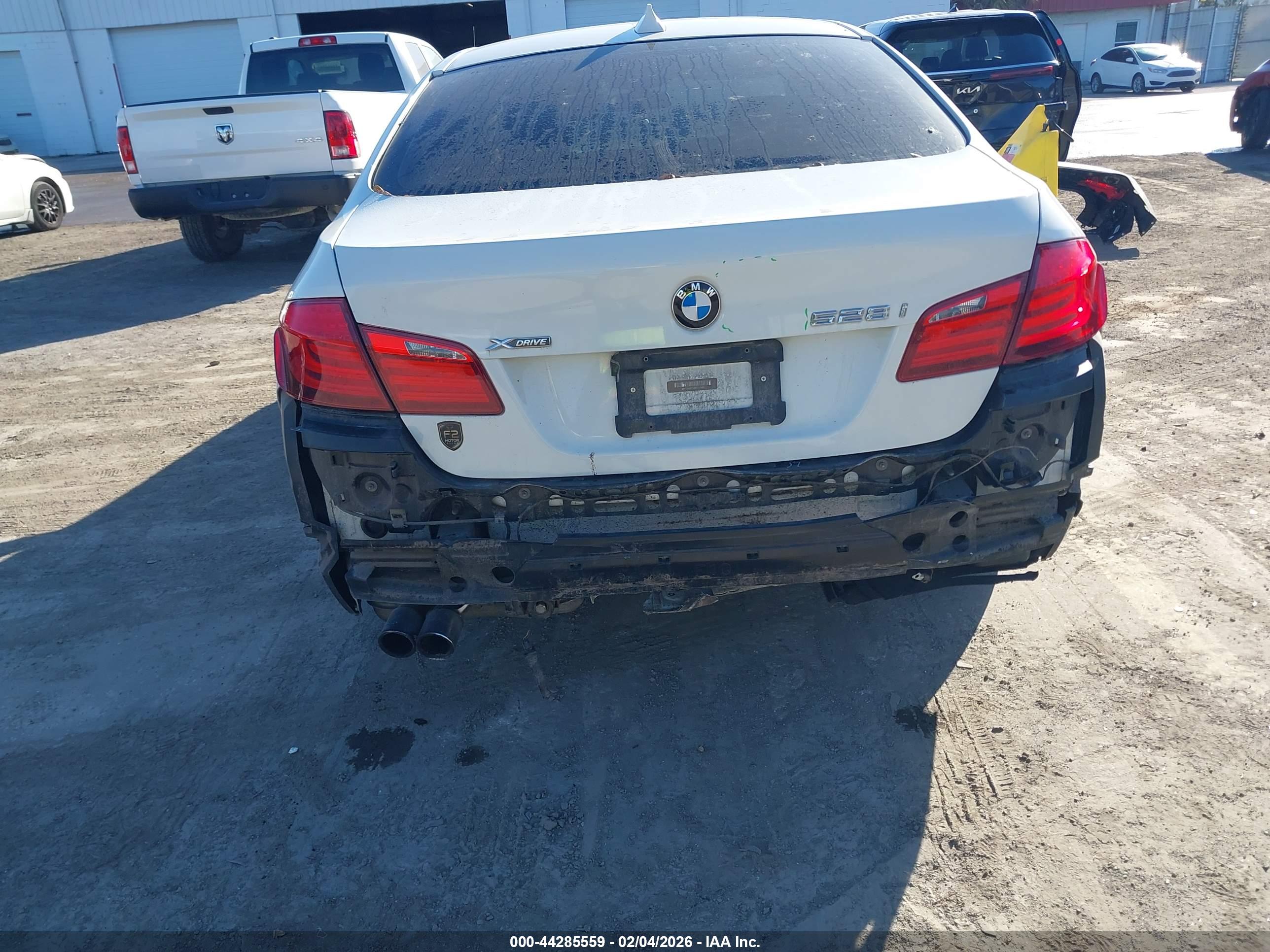 BMW 528I image 6