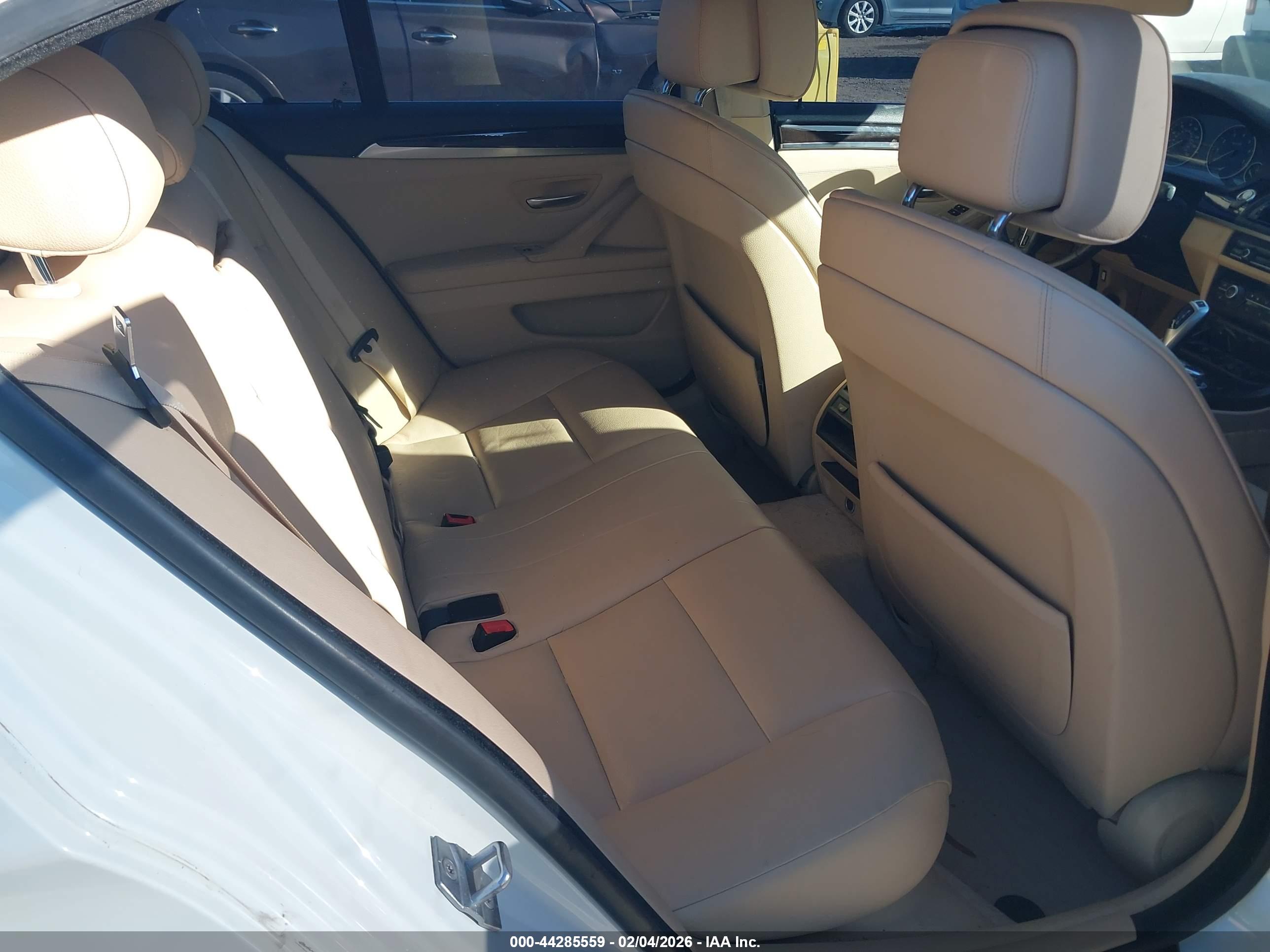 BMW 528I image 8