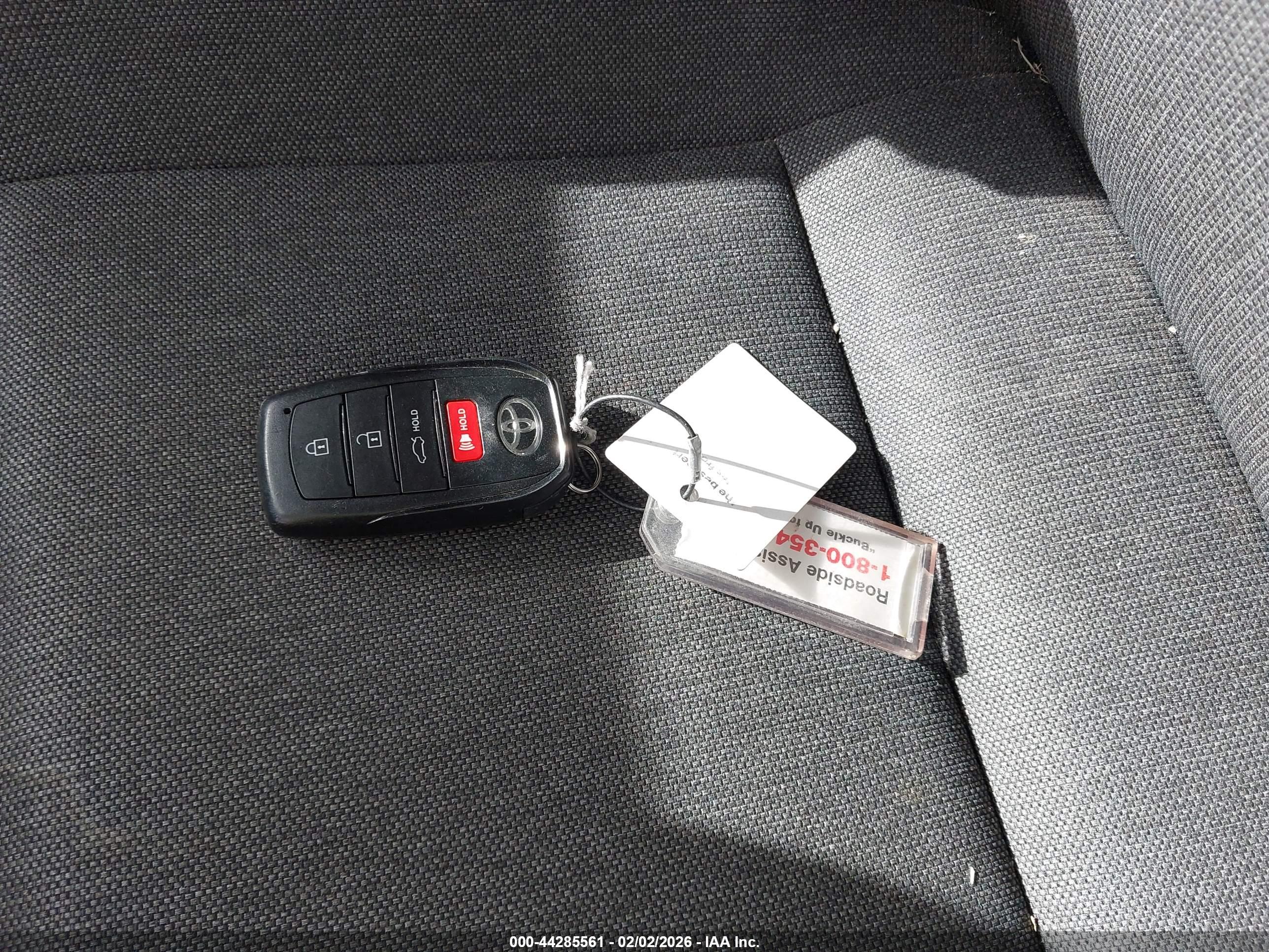 TOYOTA CAMRY image 11