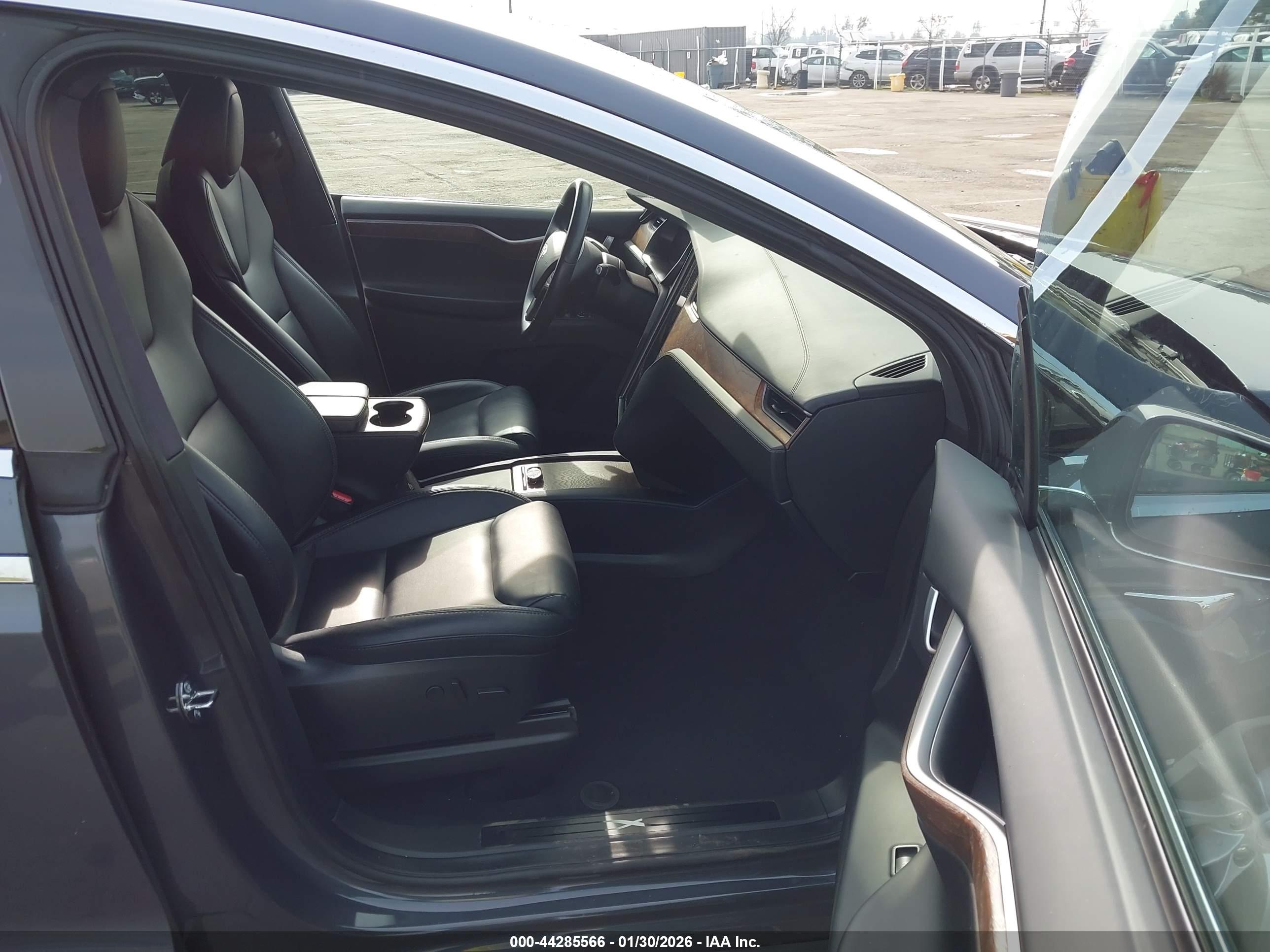 TESLA MODEL image 5