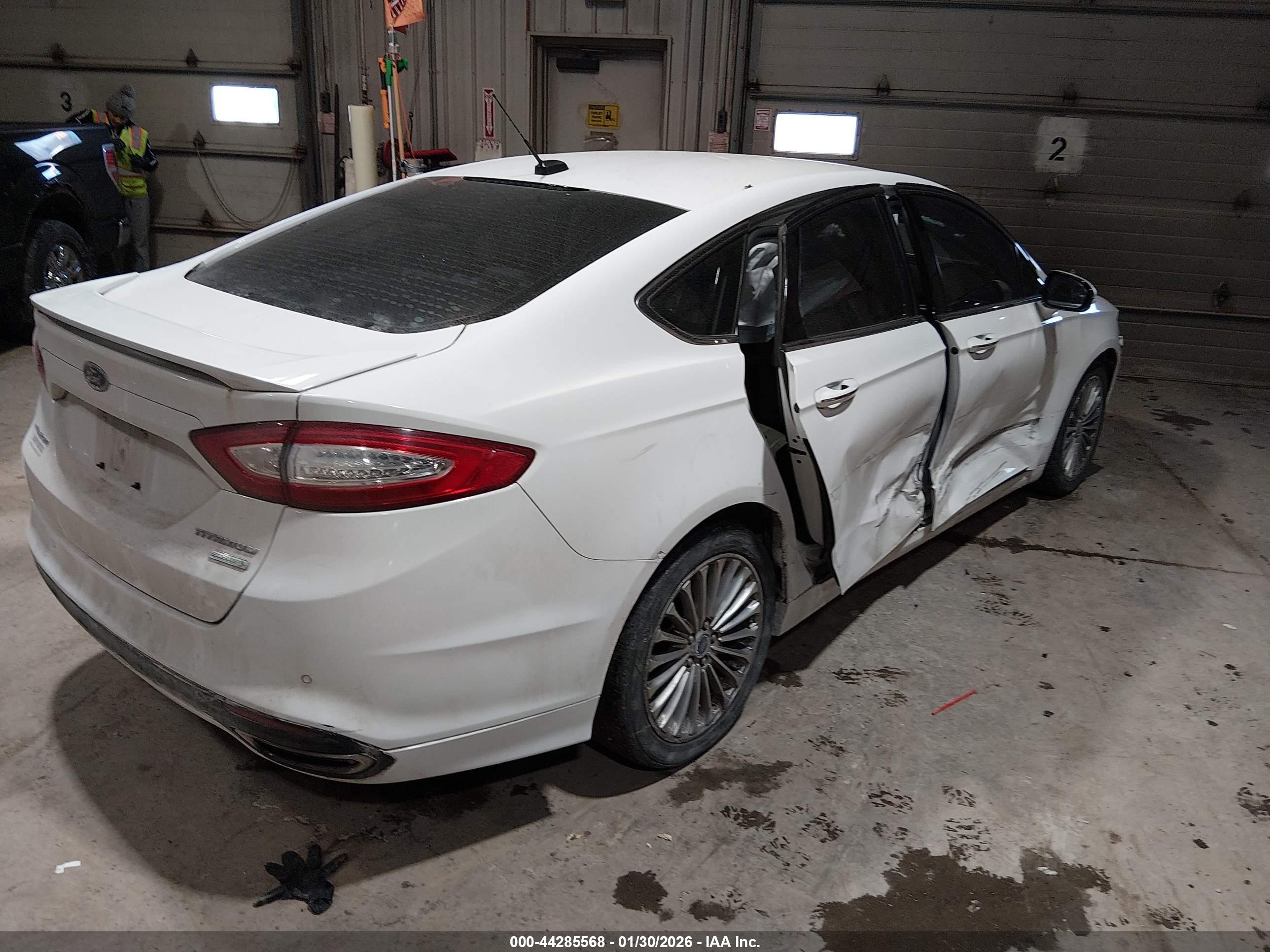 FORD FUSION image 4
