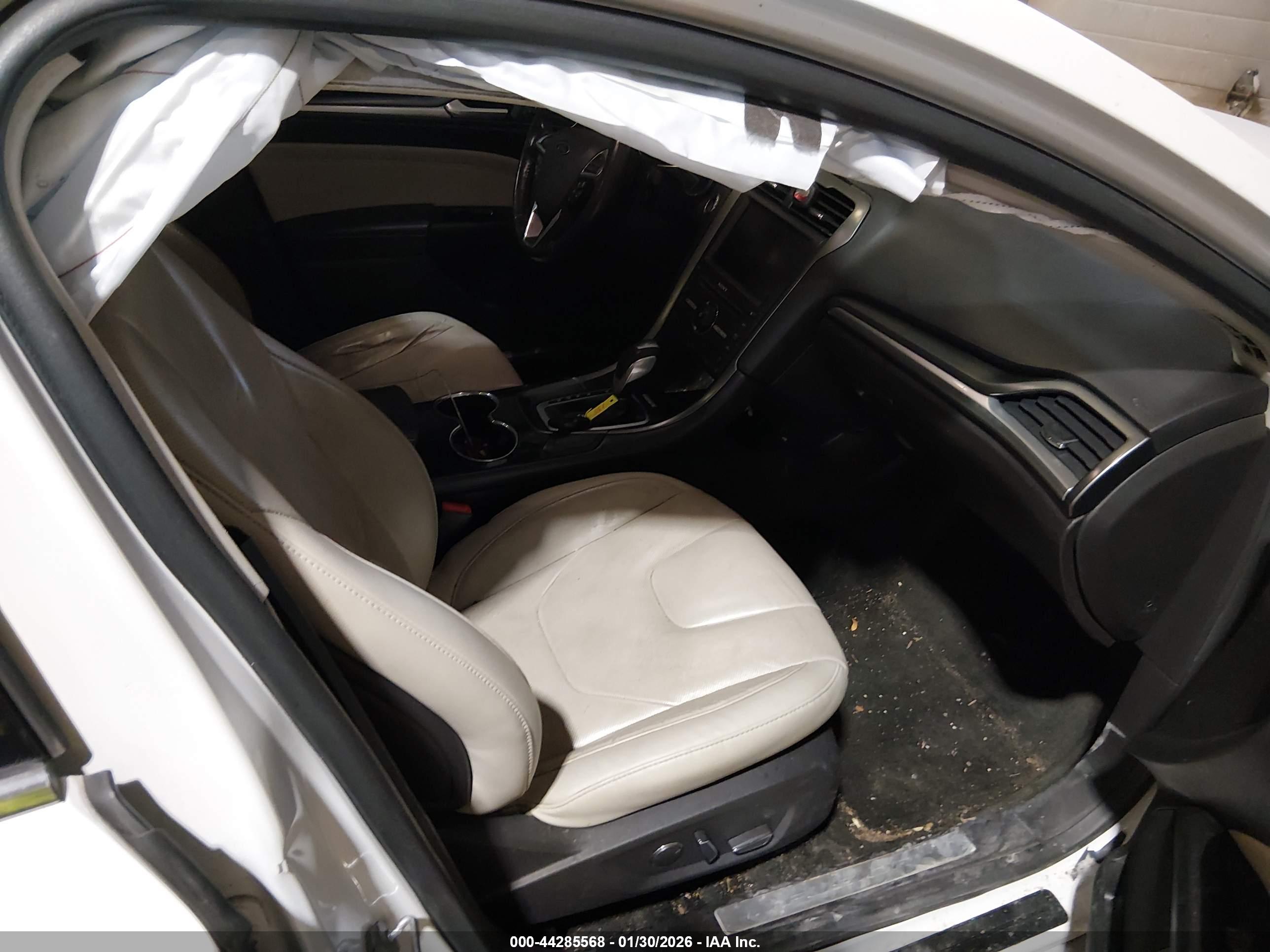 FORD FUSION image 5