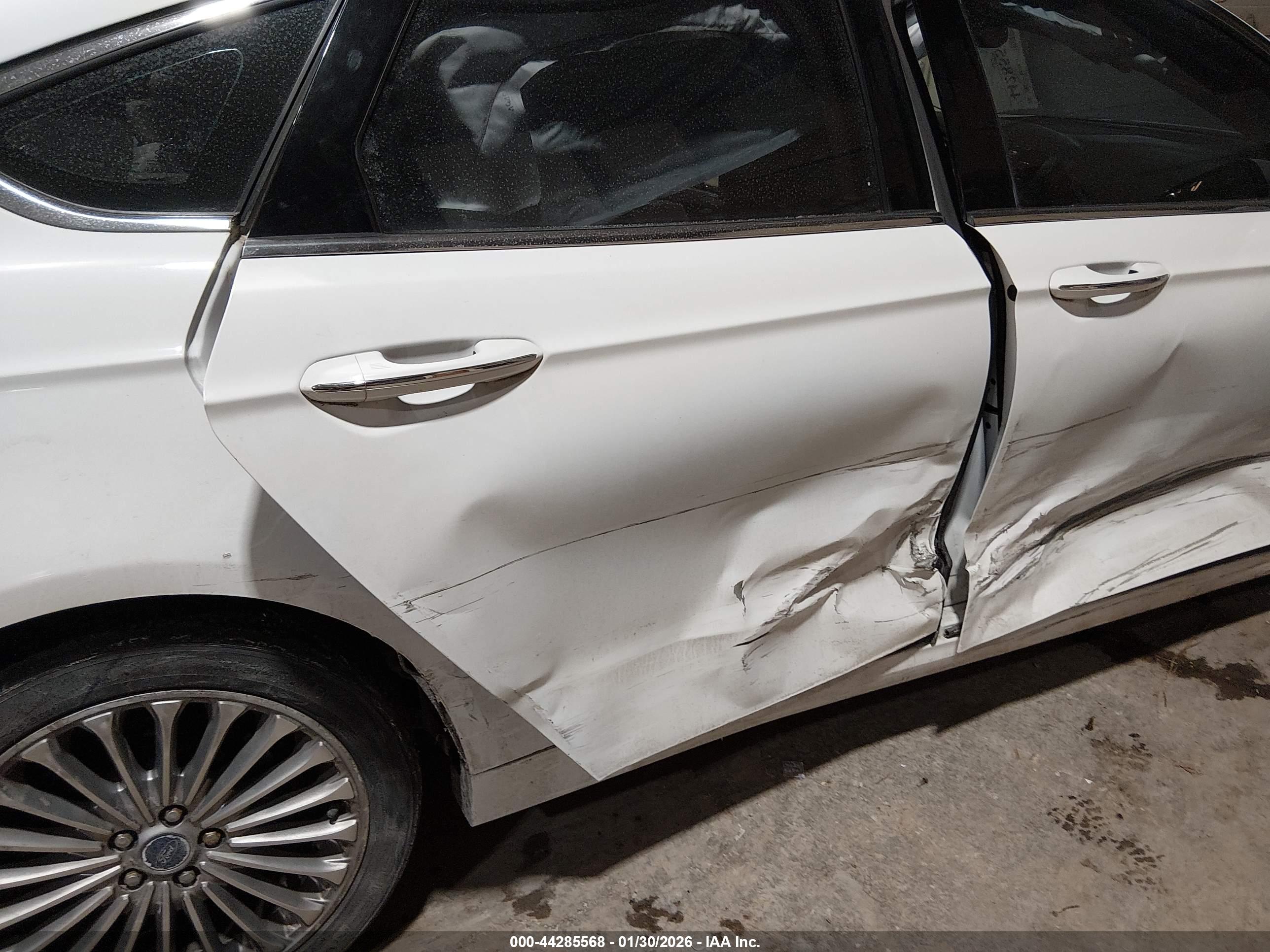 FORD FUSION image 6