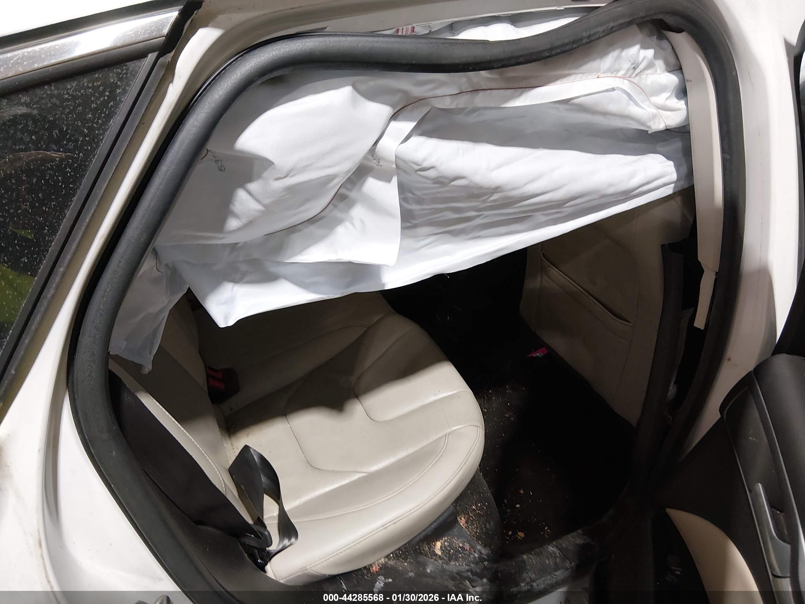 FORD FUSION image 8