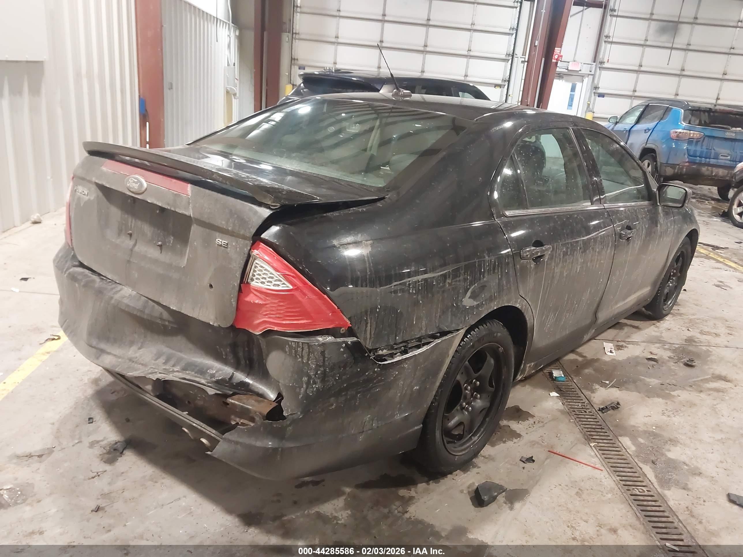 FORD FUSION image 4