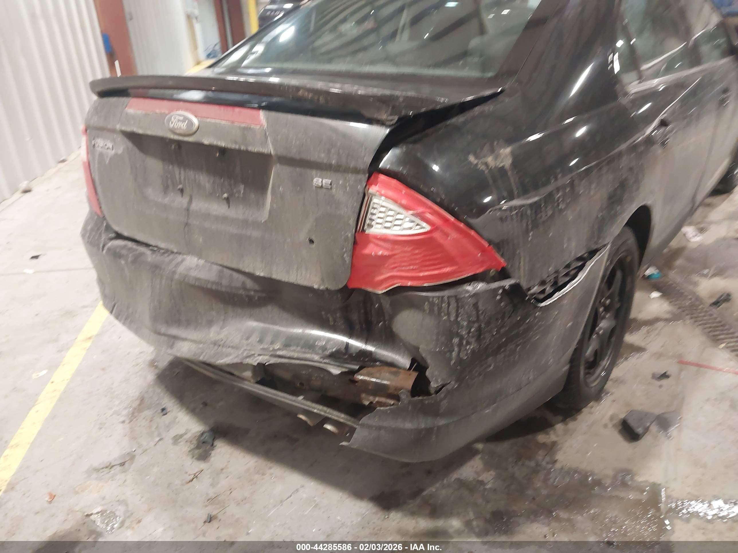 FORD FUSION image 6
