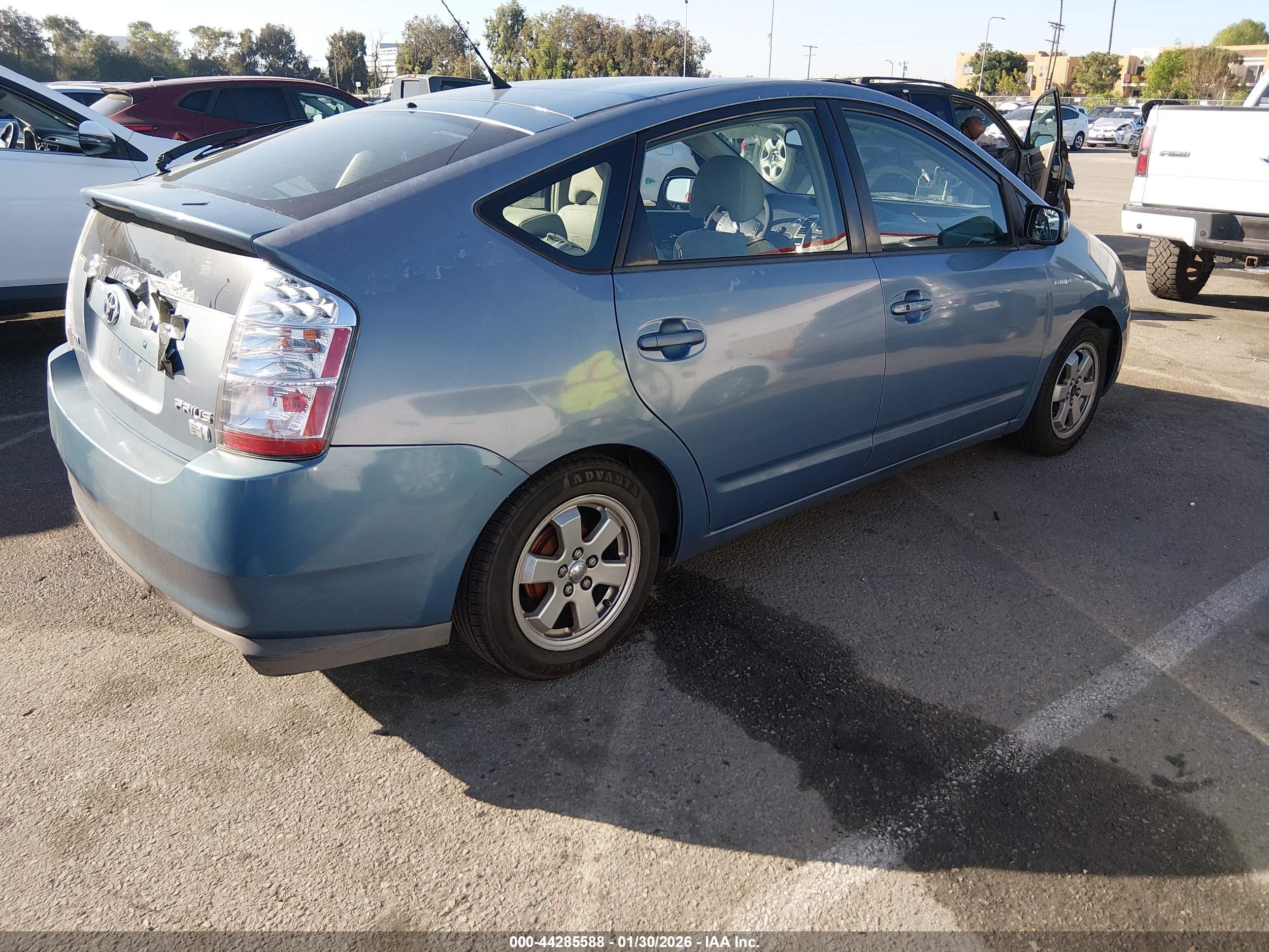 TOYOTA PRIUS image 4