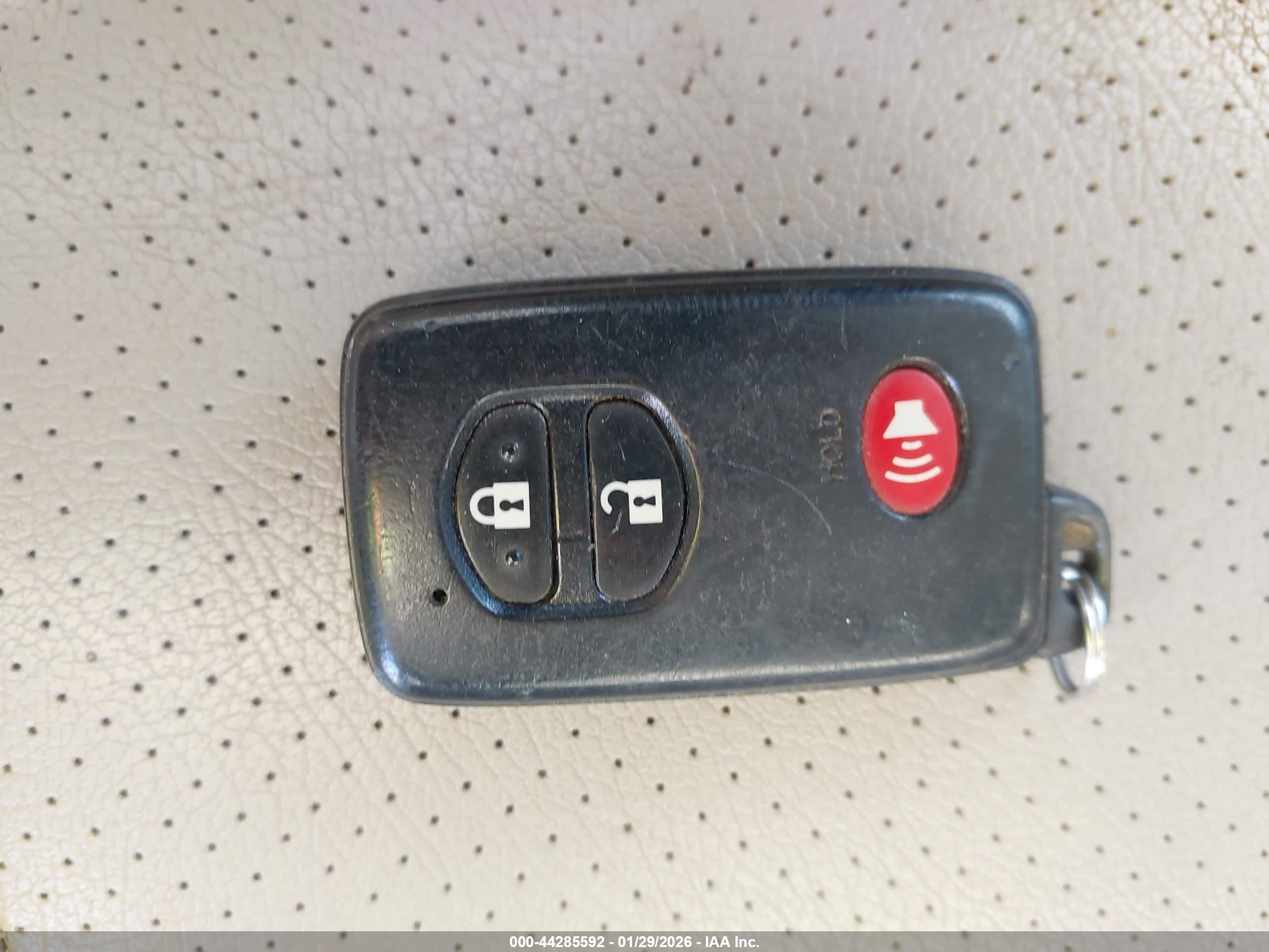 TOYOTA PRIUS image 11