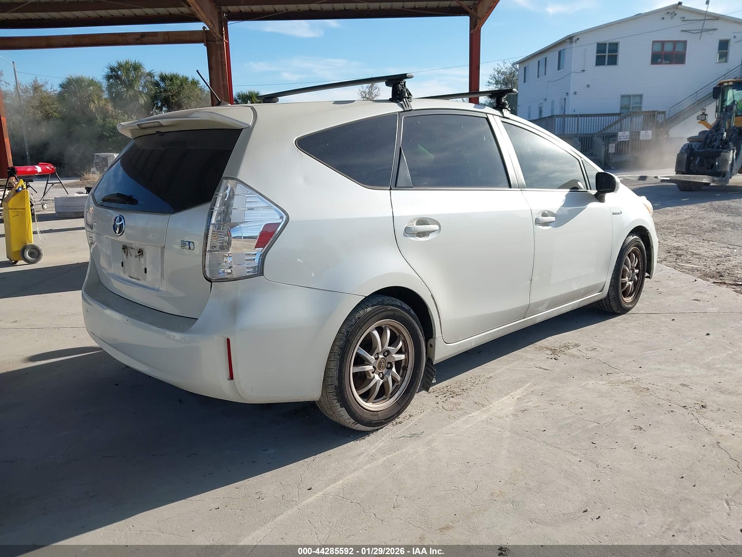 TOYOTA PRIUS image 4