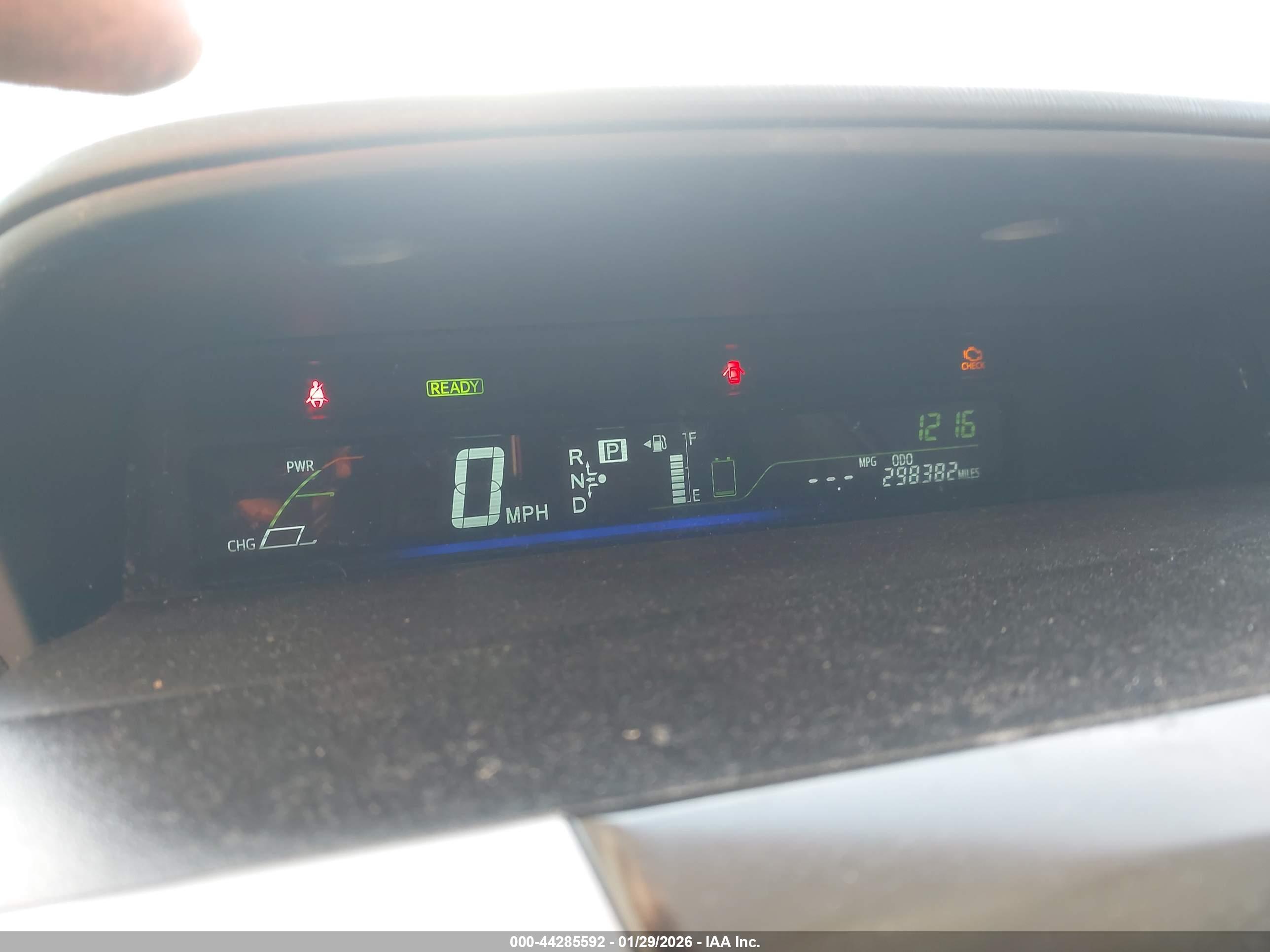 TOYOTA PRIUS image 7