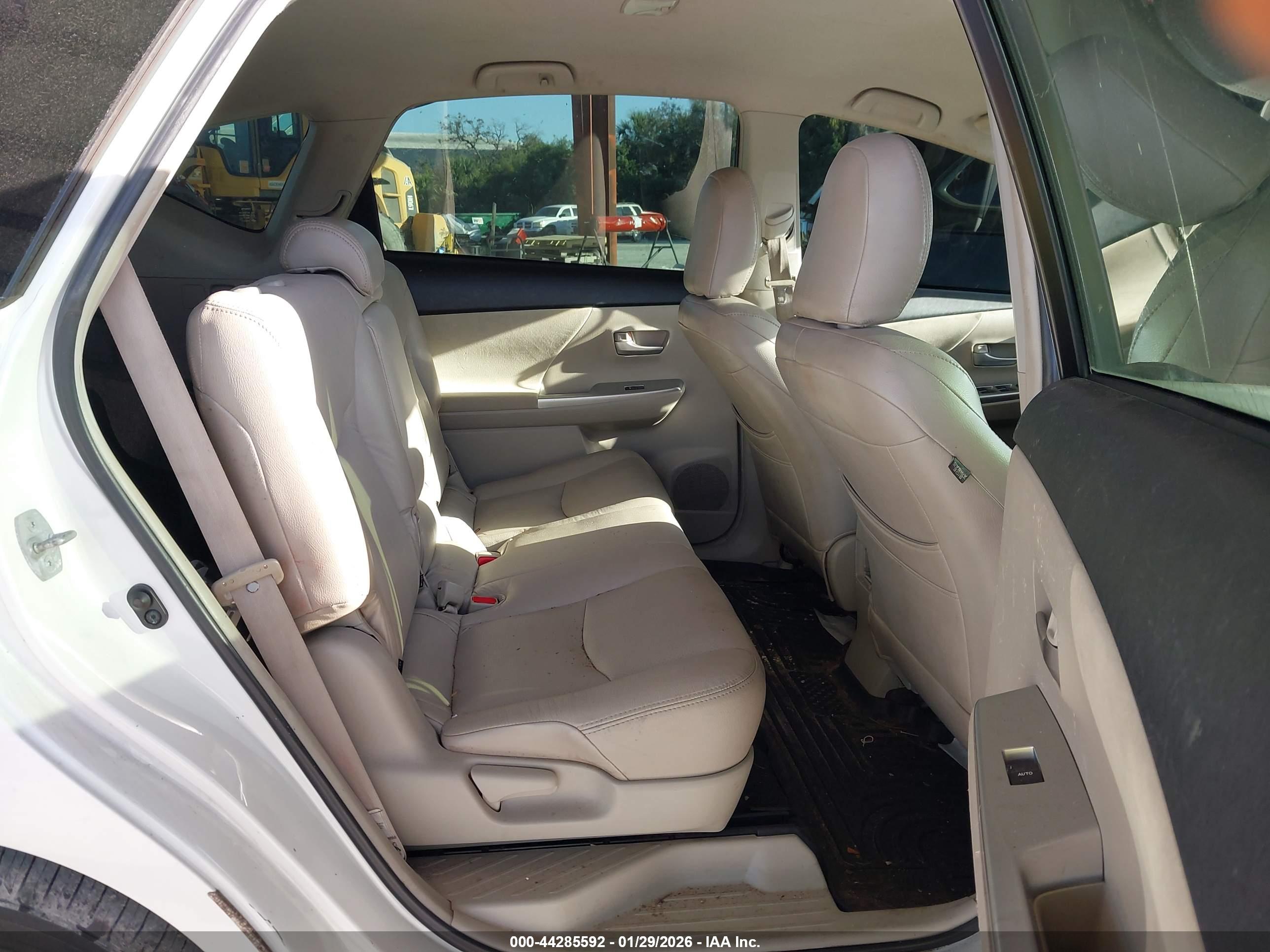 TOYOTA PRIUS image 8