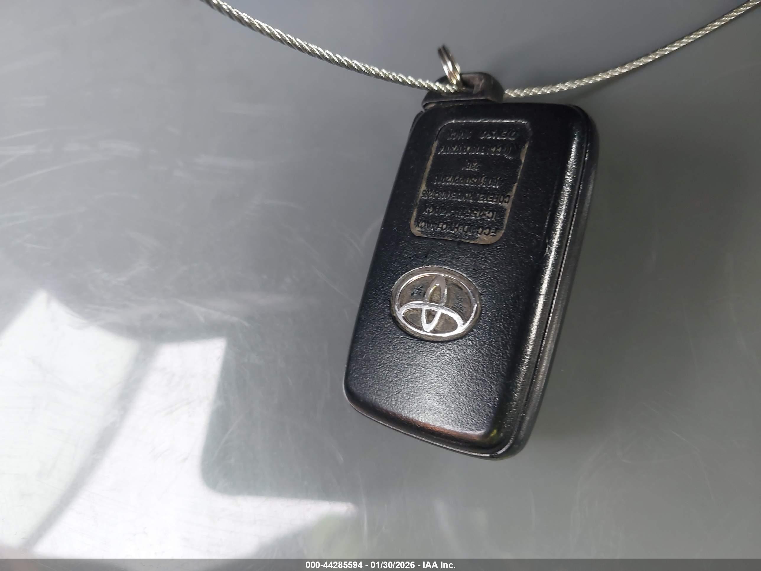 TOYOTA PRIUS image 11