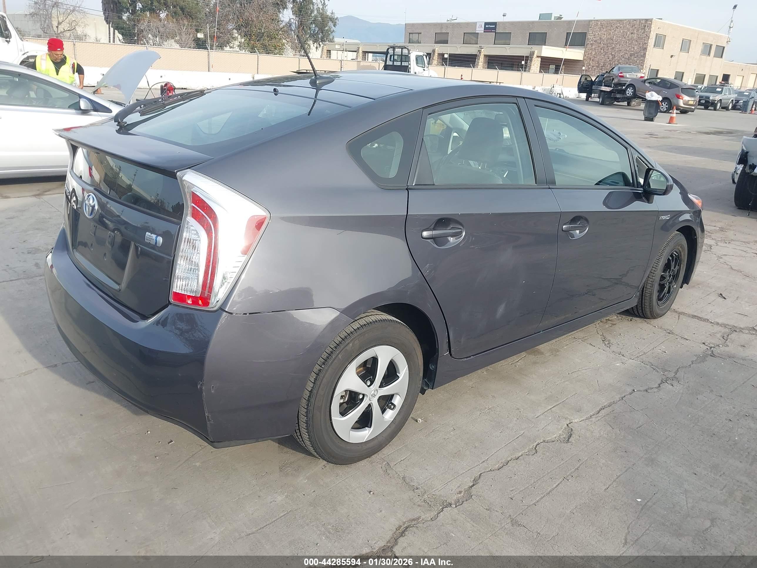 TOYOTA PRIUS image 4
