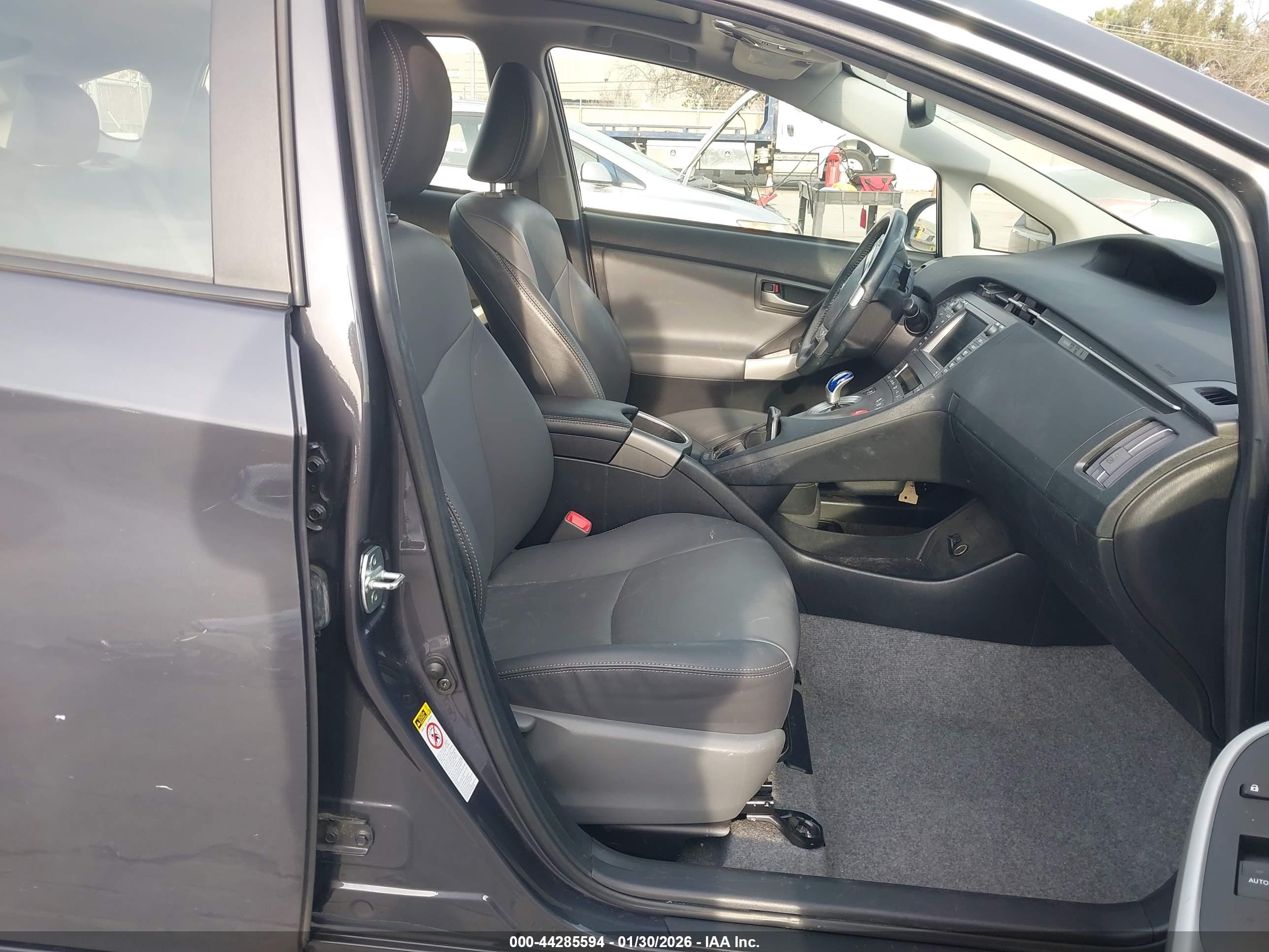 TOYOTA PRIUS image 5