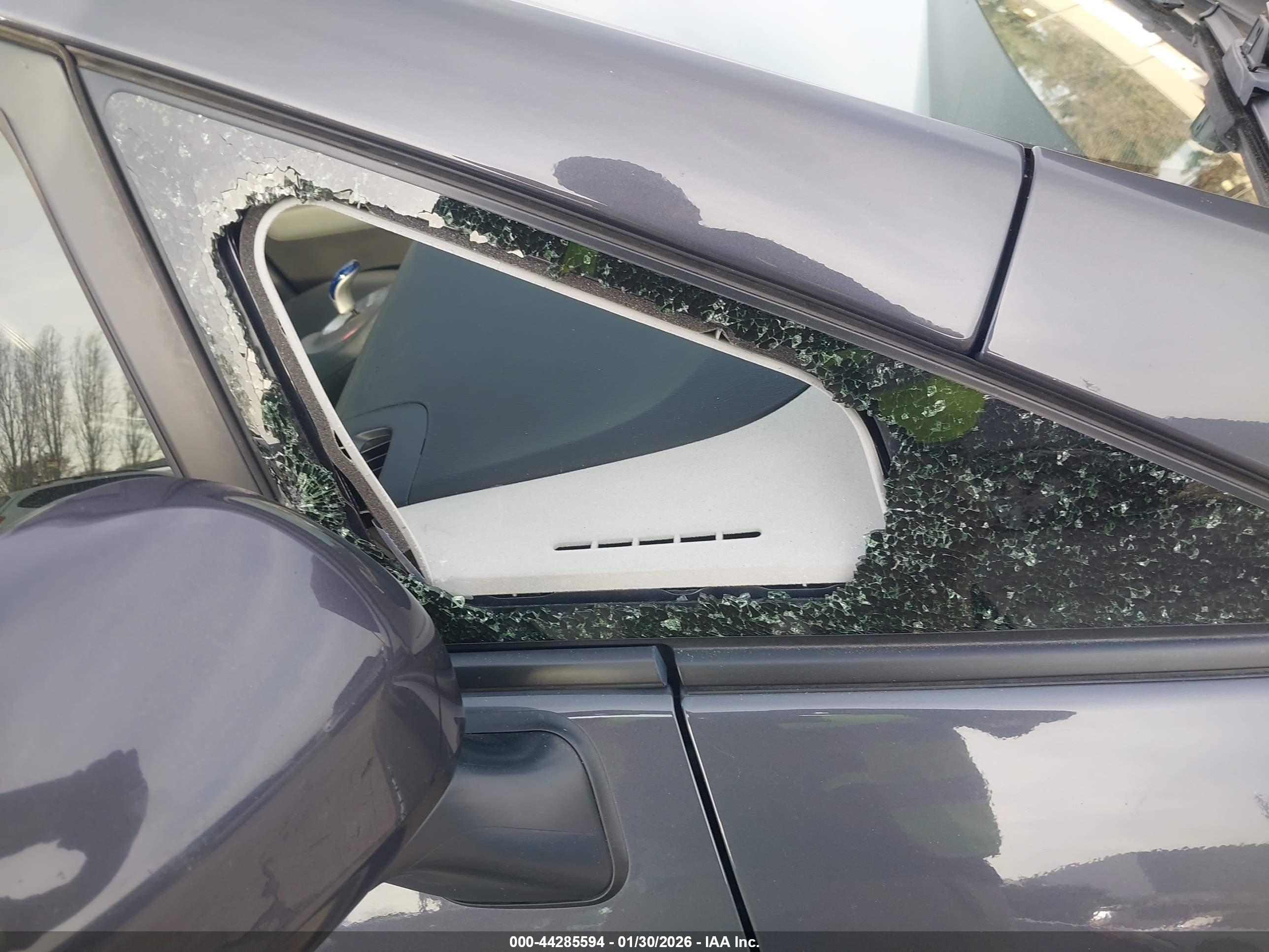 TOYOTA PRIUS image 6