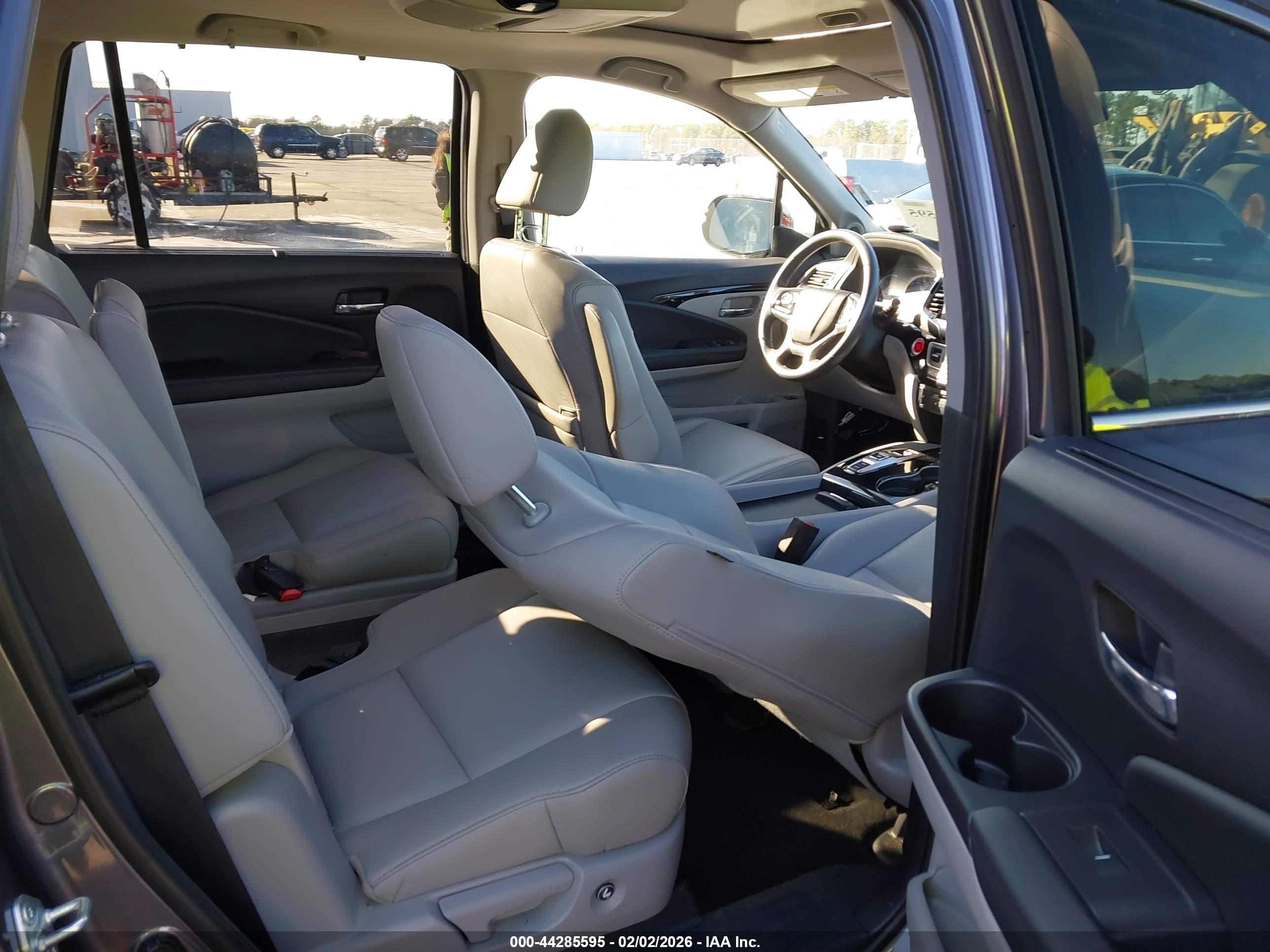 HONDA PILOT image 8