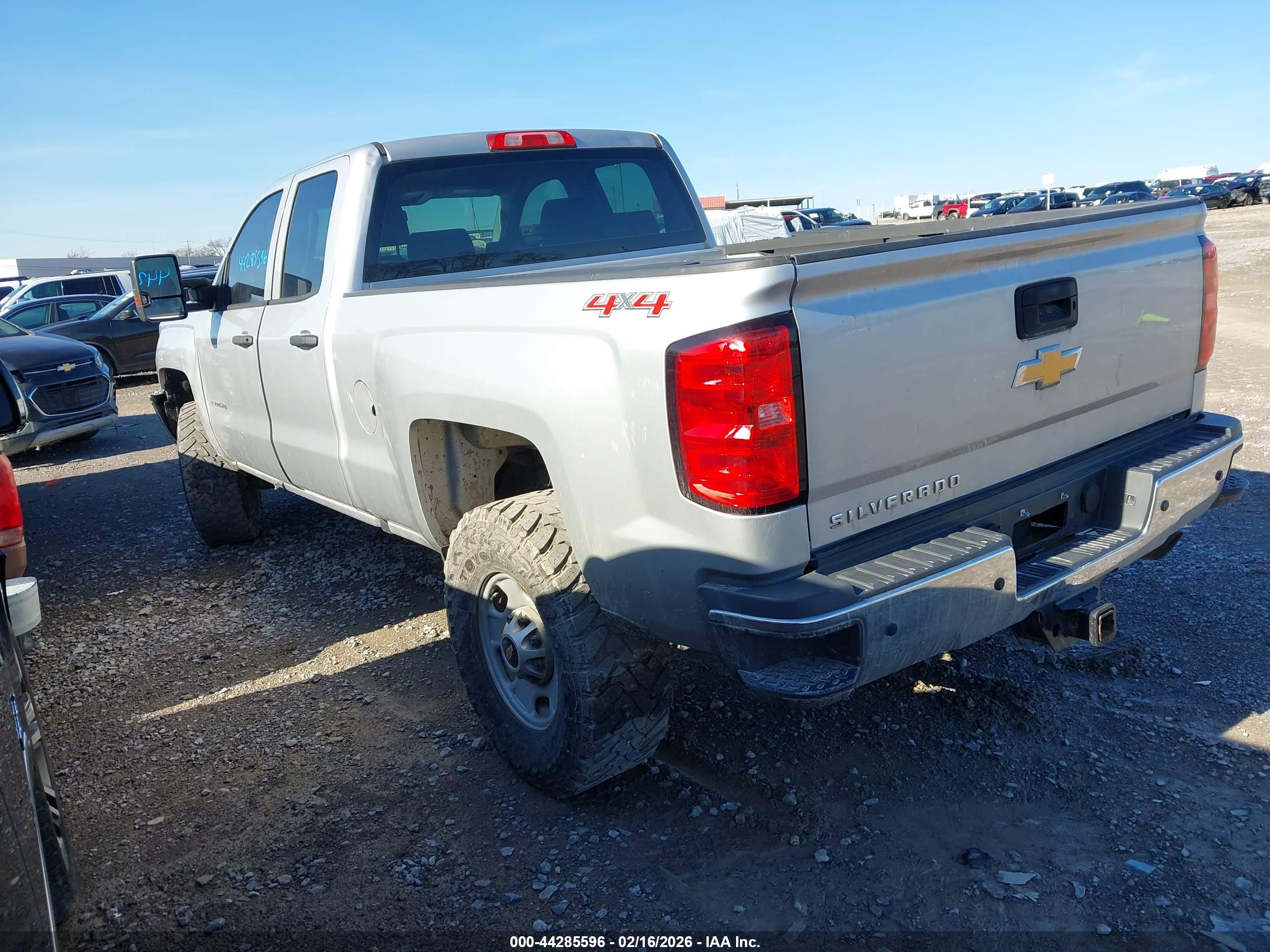 CHEVROLET SILVERADO image 3