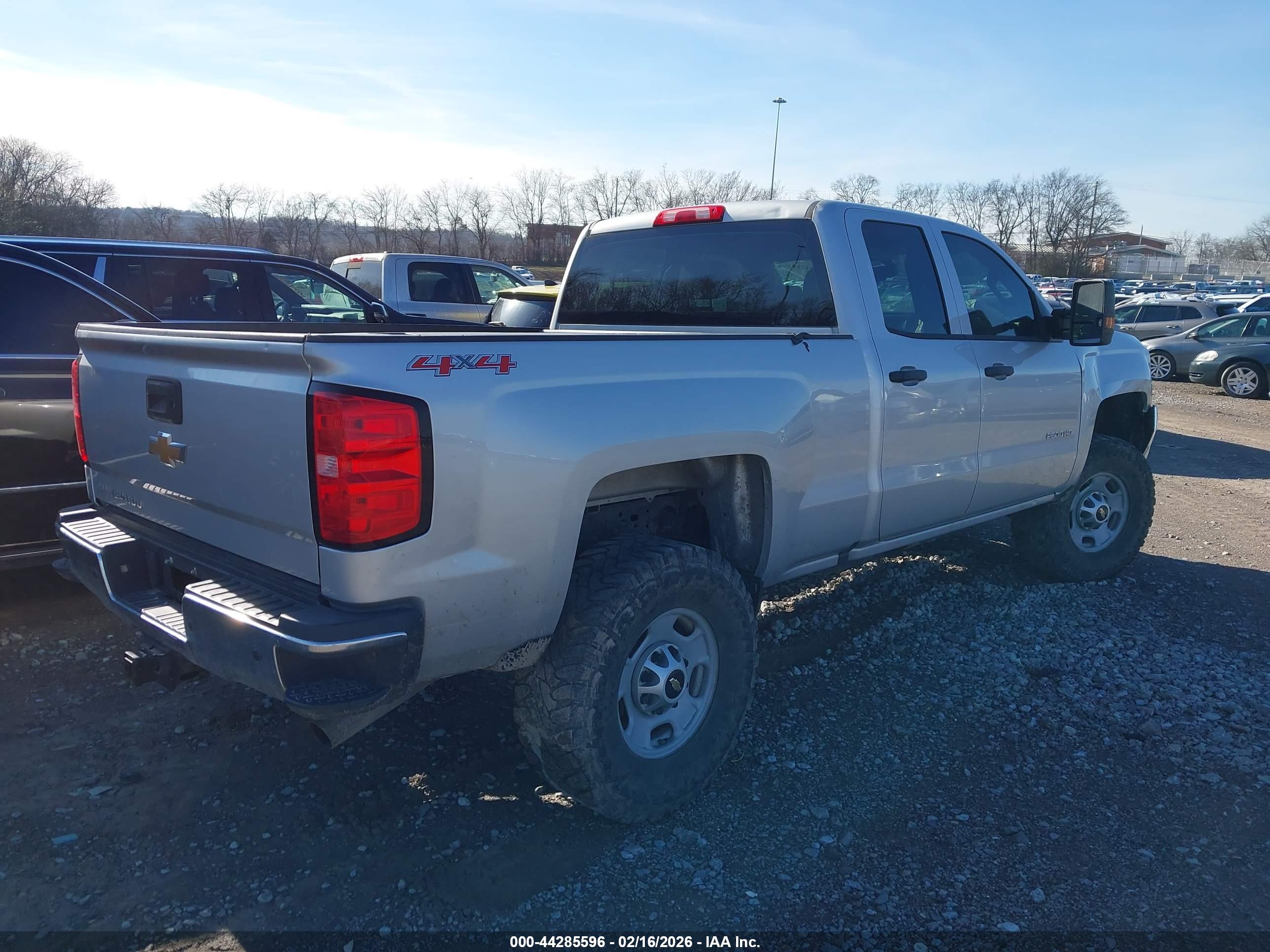 CHEVROLET SILVERADO image 4