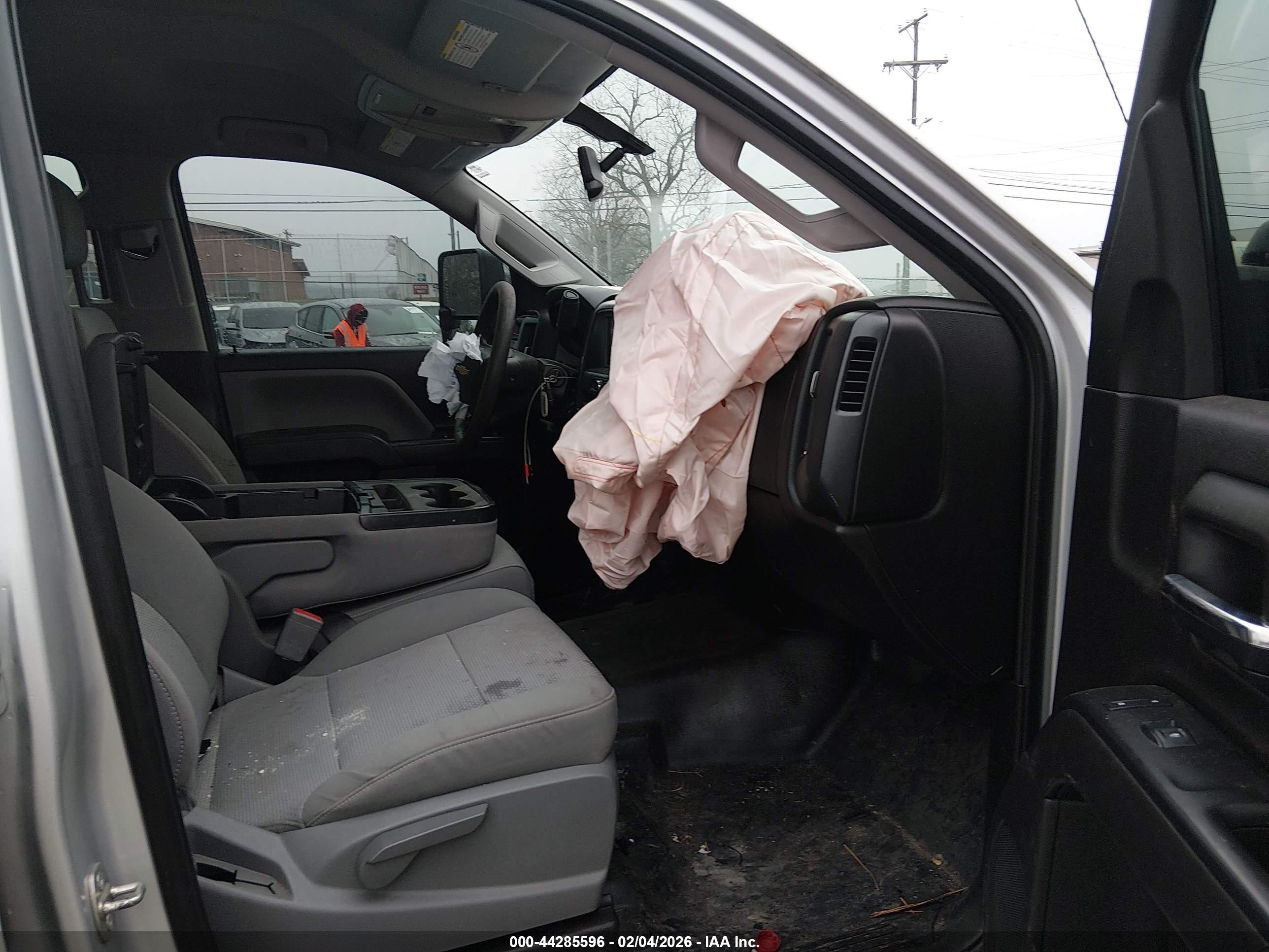 CHEVROLET SILVERADO image 5