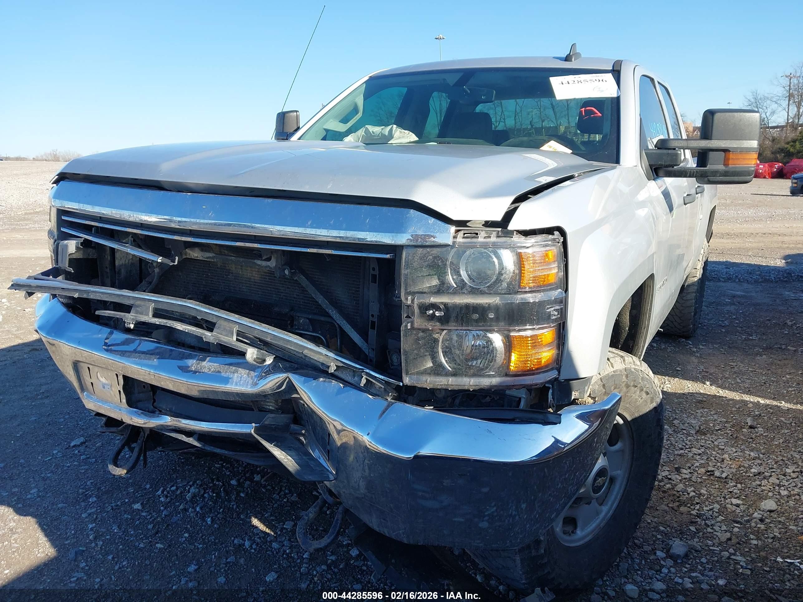 CHEVROLET SILVERADO image 6