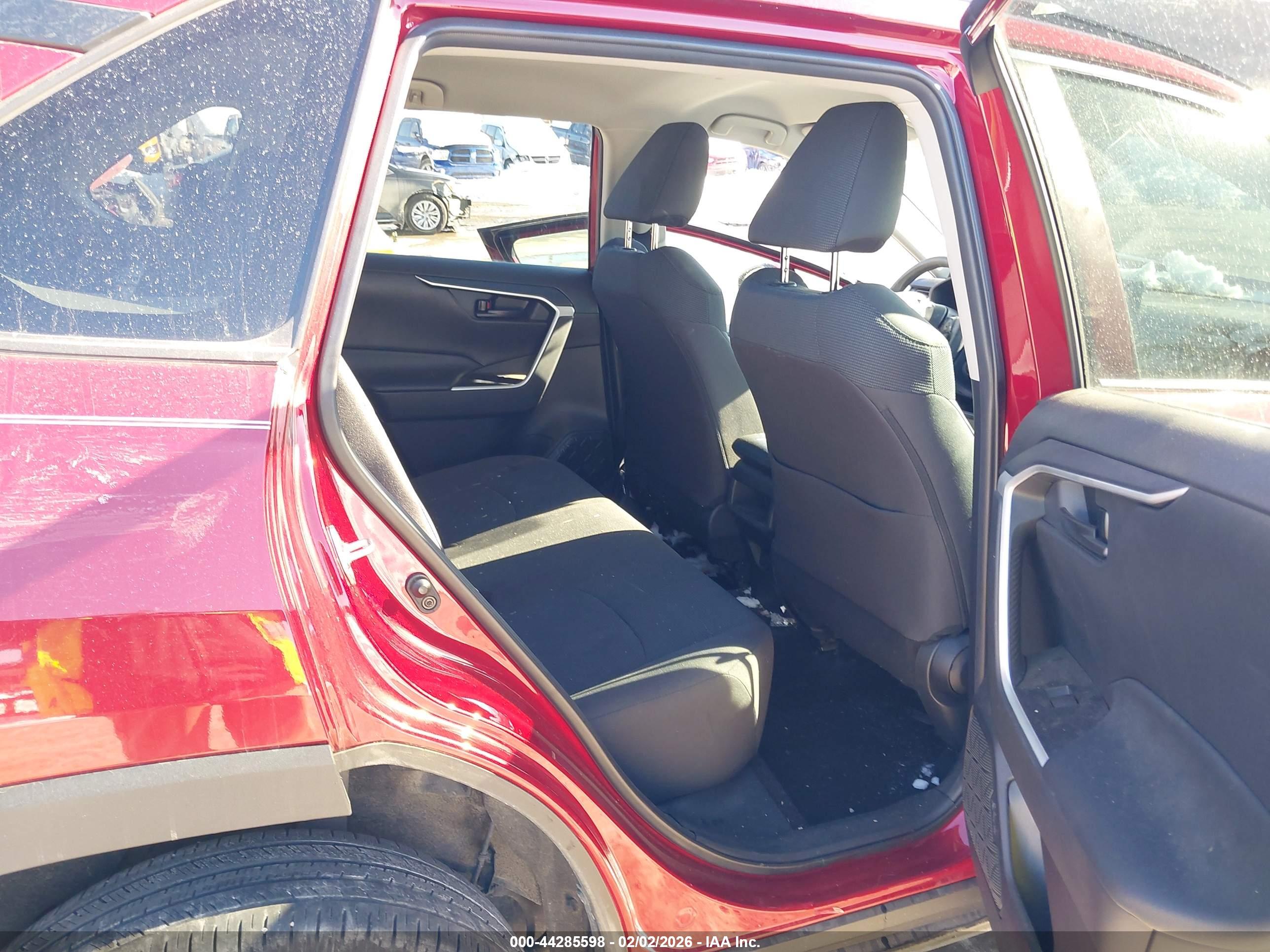 TOYOTA RAV4 image 8