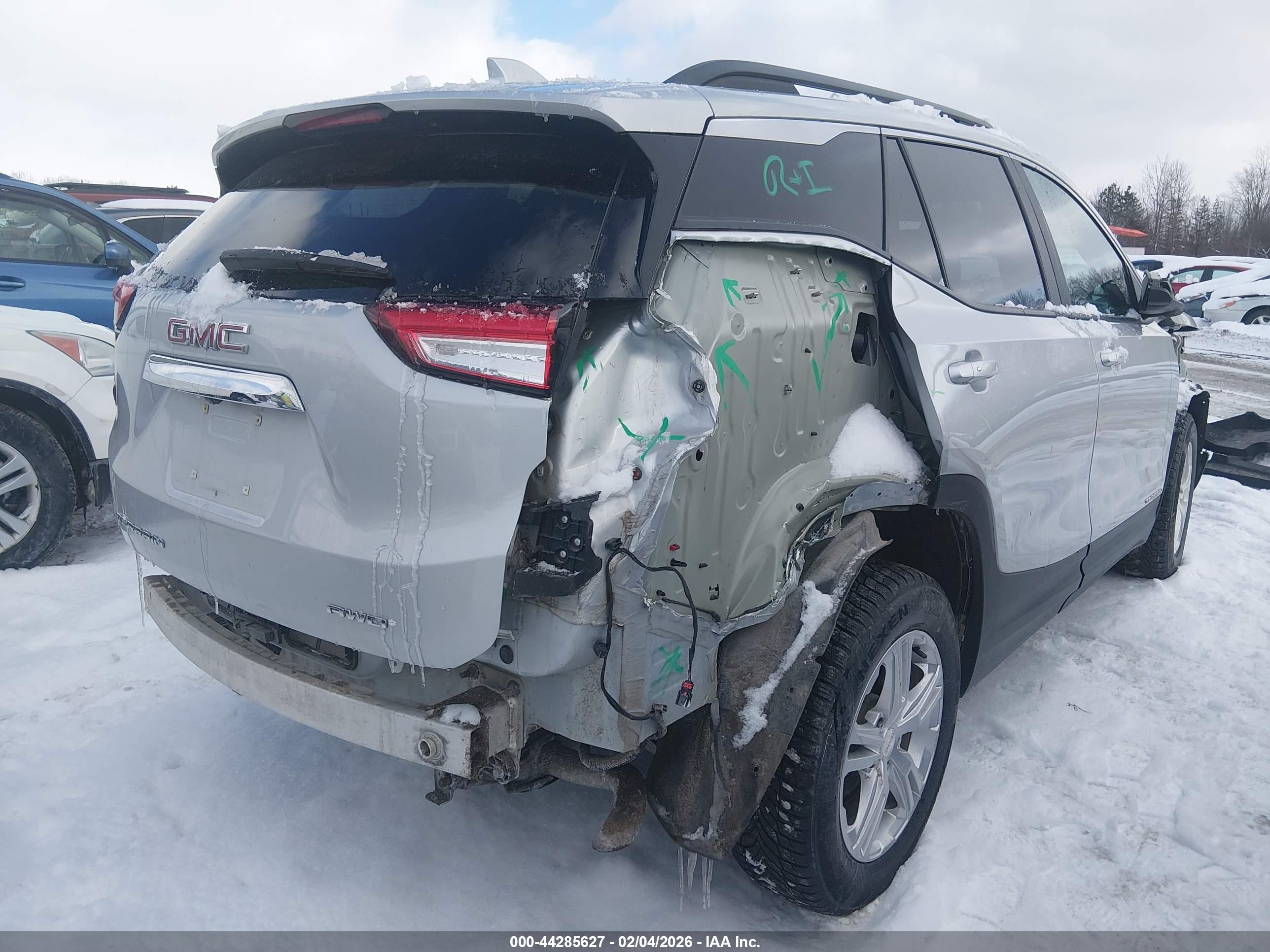 GMC TERRAIN image 4