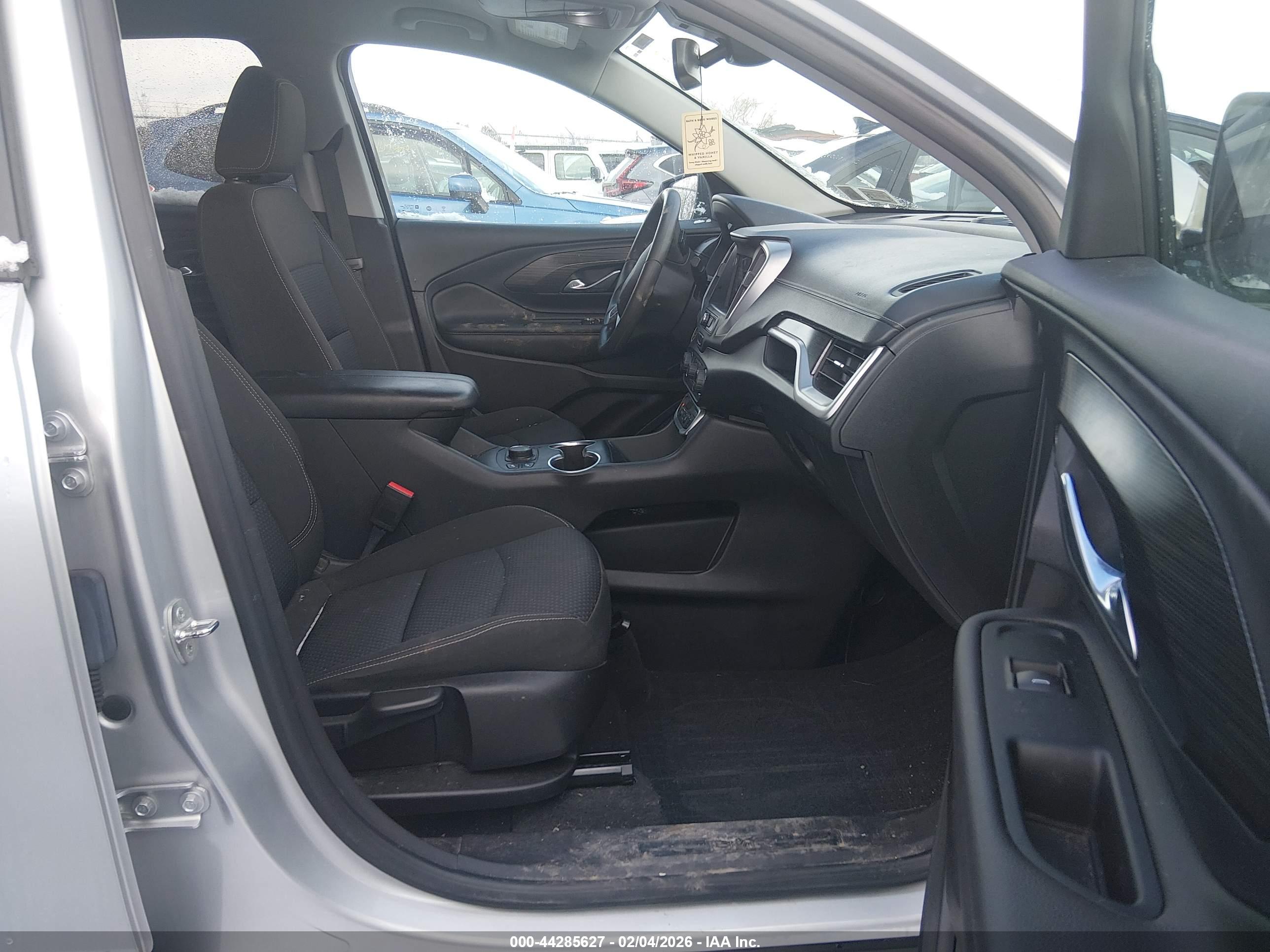 GMC TERRAIN image 5