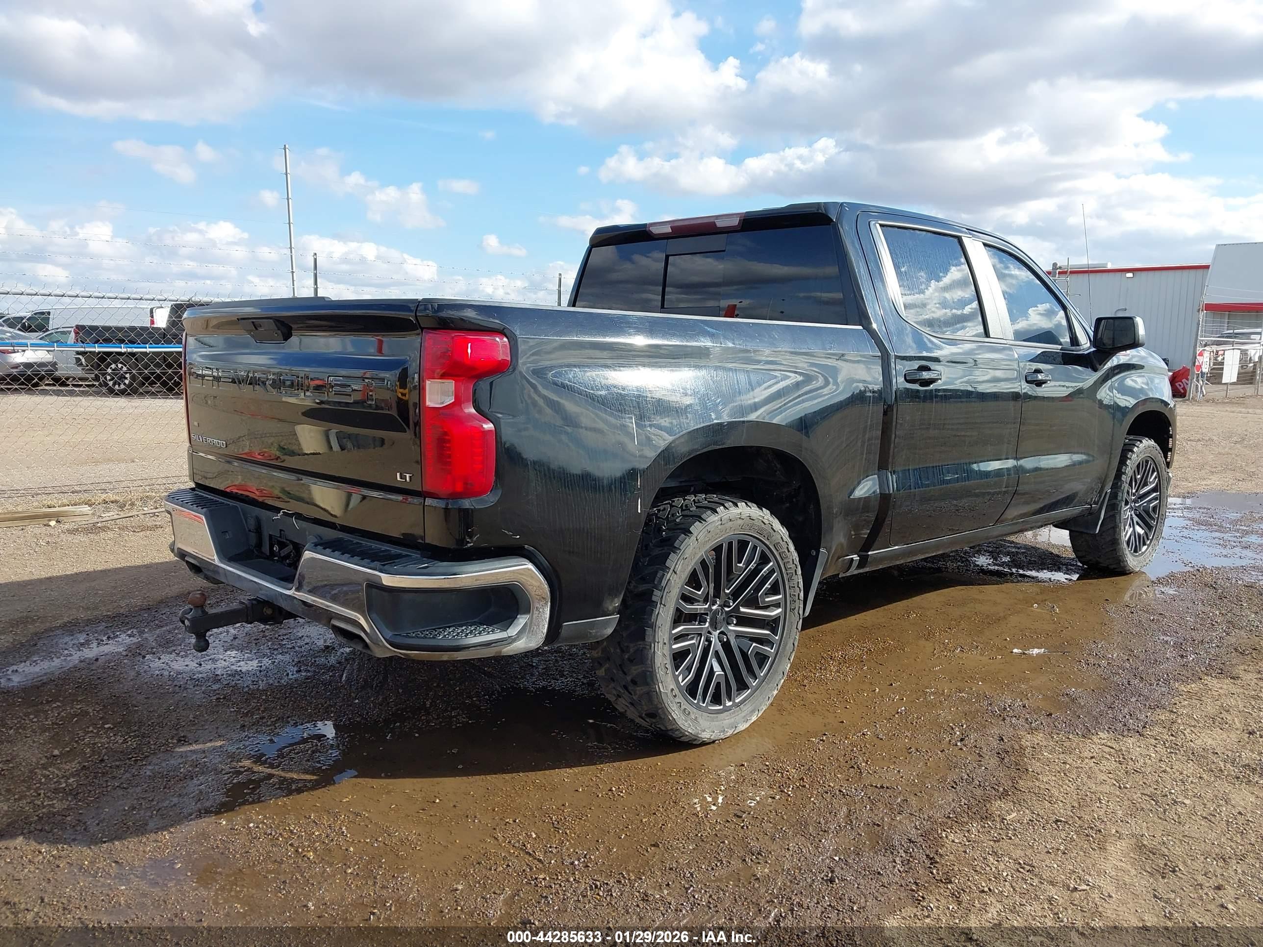 CHEVROLET SILVERADO image 4