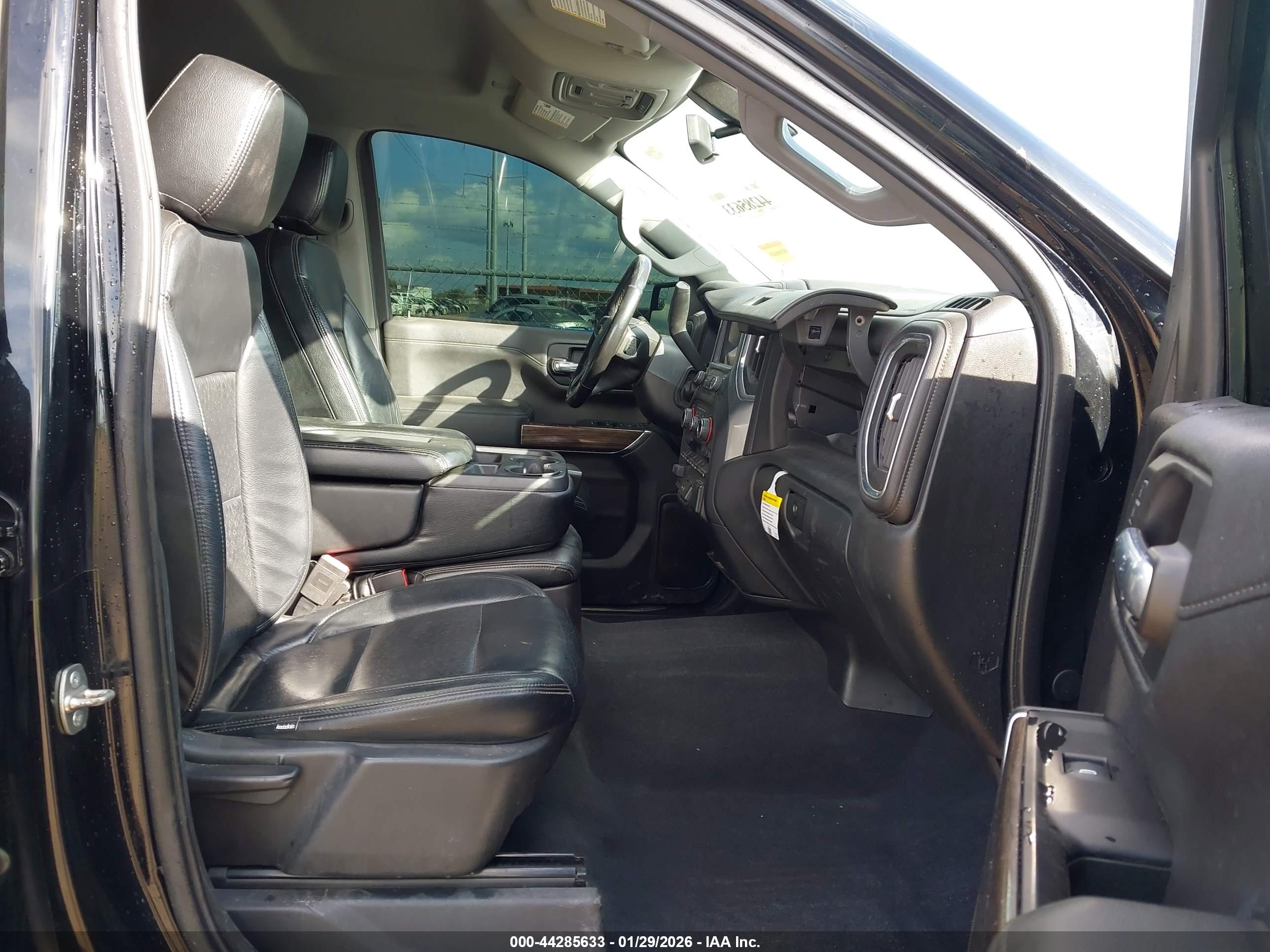 CHEVROLET SILVERADO image 5