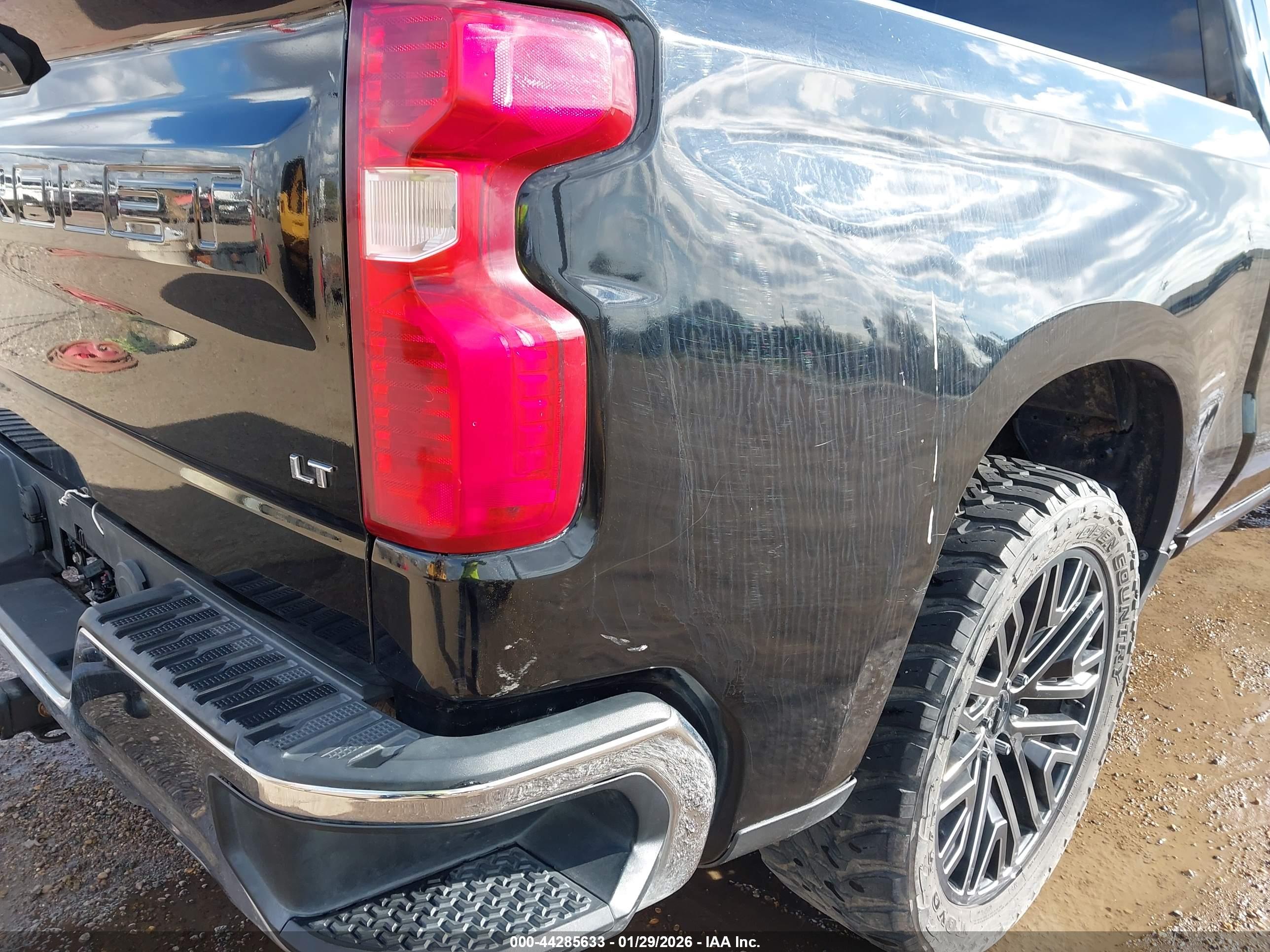 CHEVROLET SILVERADO image 6