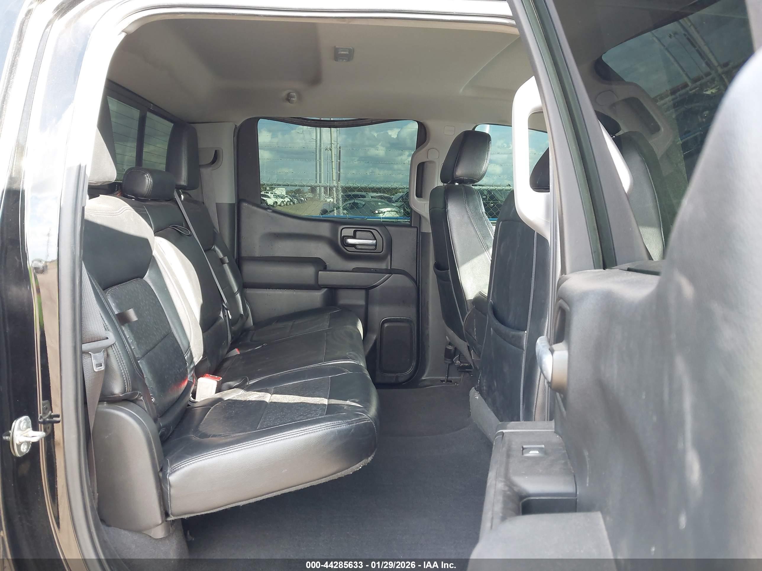 CHEVROLET SILVERADO image 8