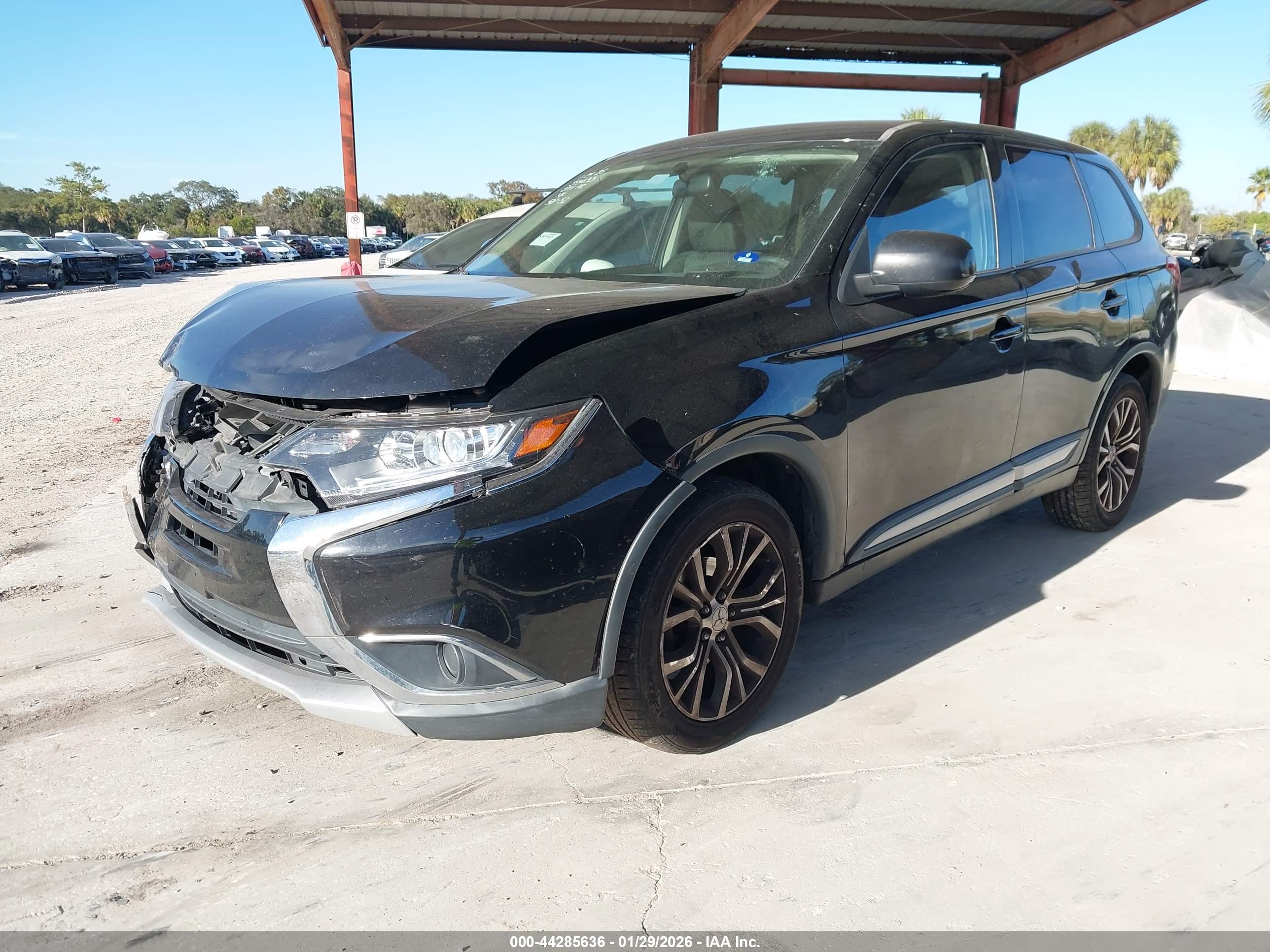 MITSUBISHI OUTLANDER image 2