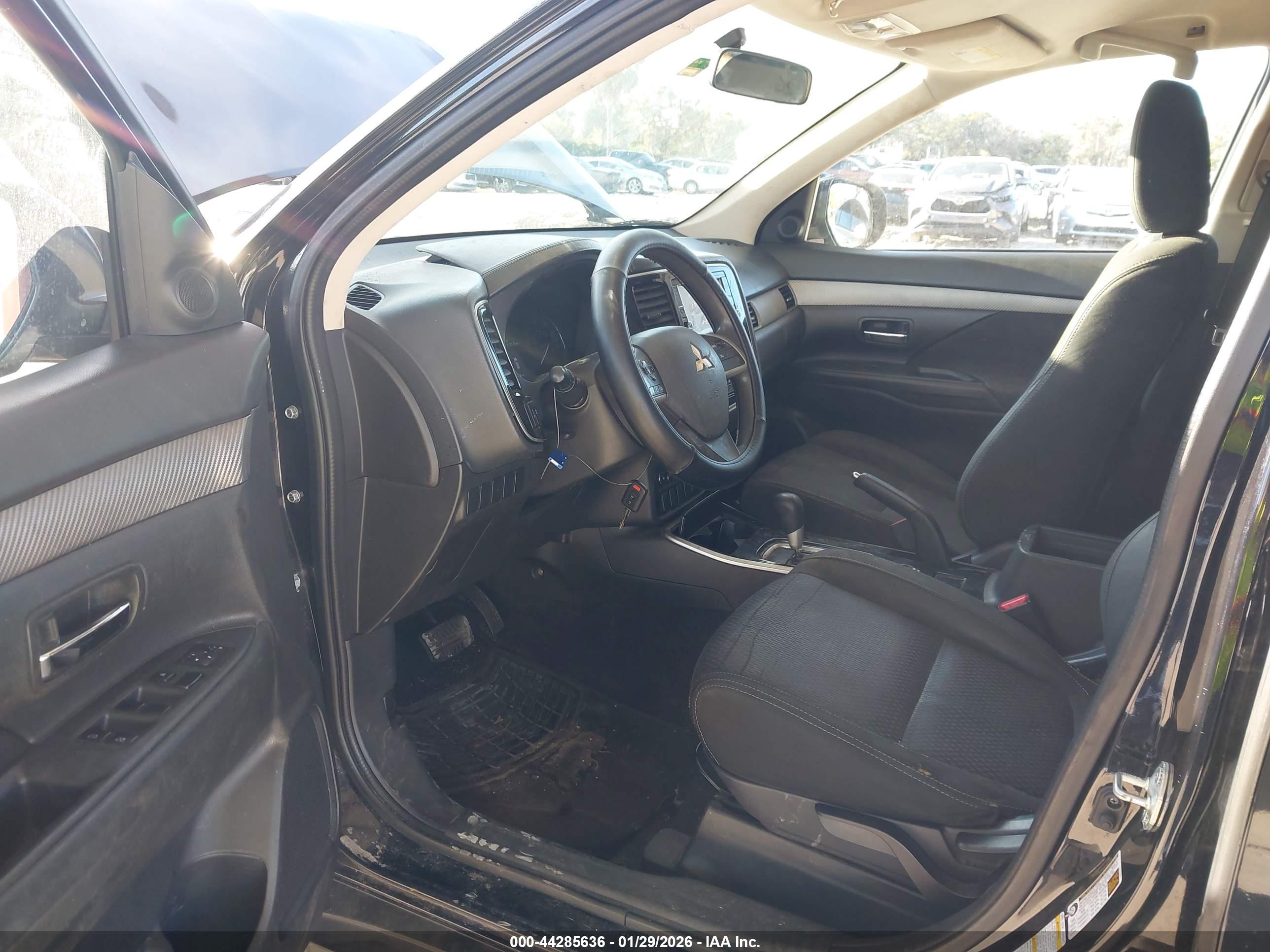 MITSUBISHI OUTLANDER image 5