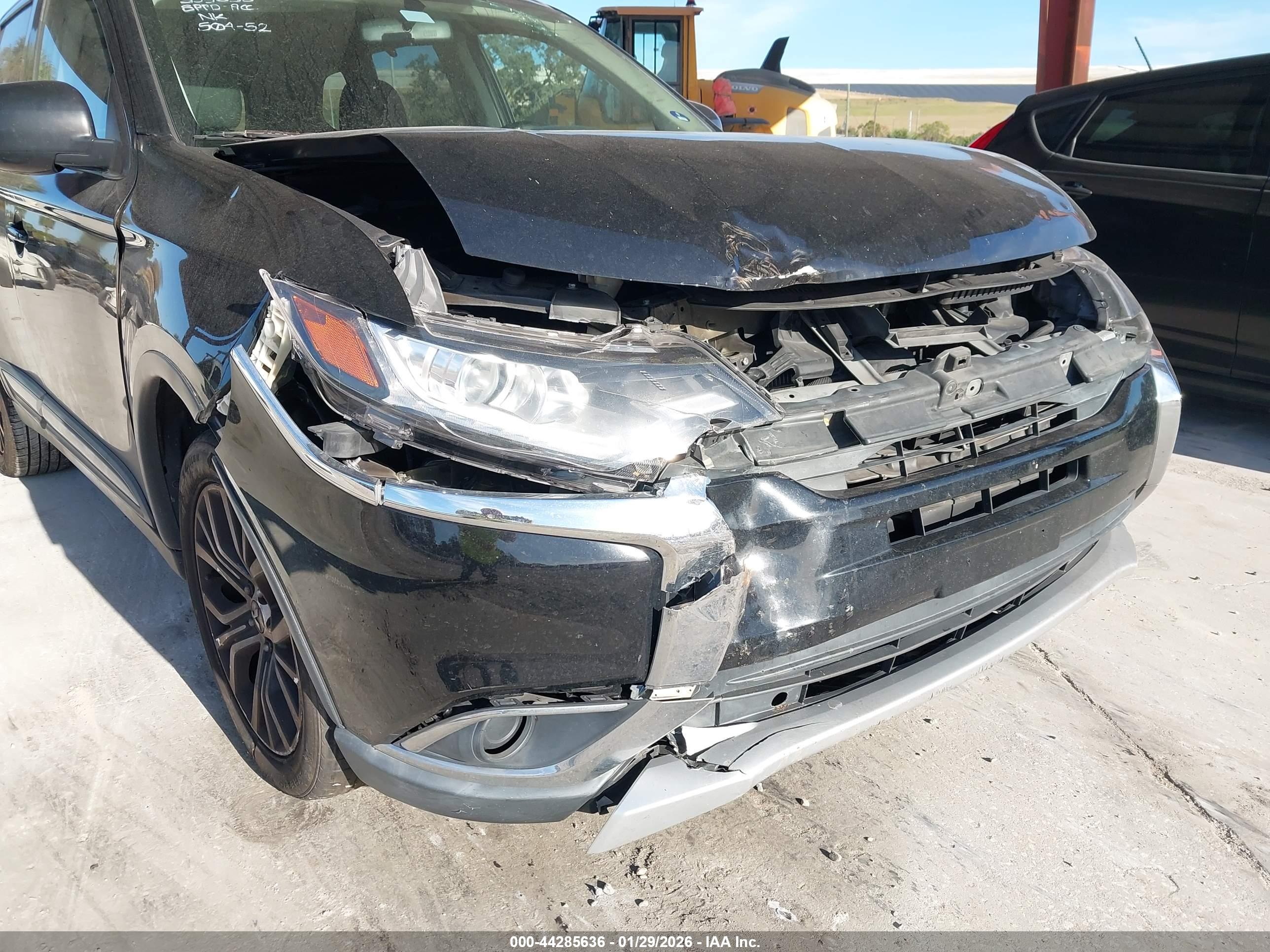 MITSUBISHI OUTLANDER image 6