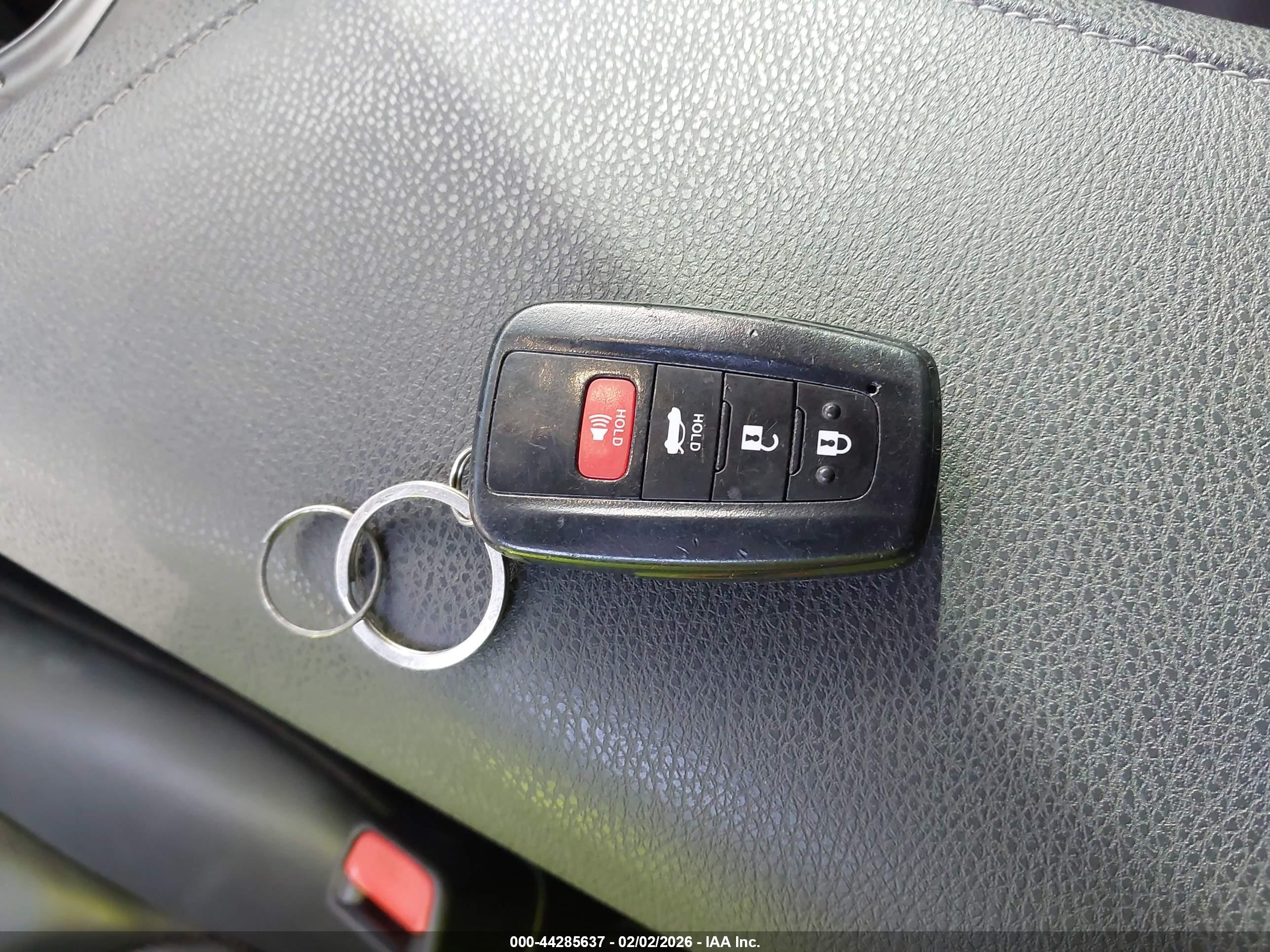 TOYOTA CAMRY image 11