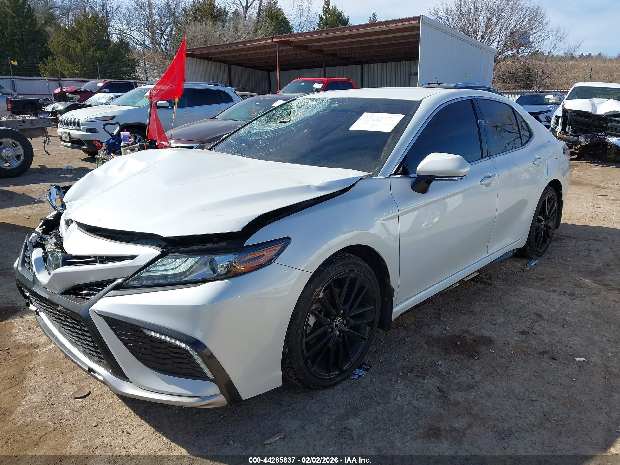 TOYOTA CAMRY image 2