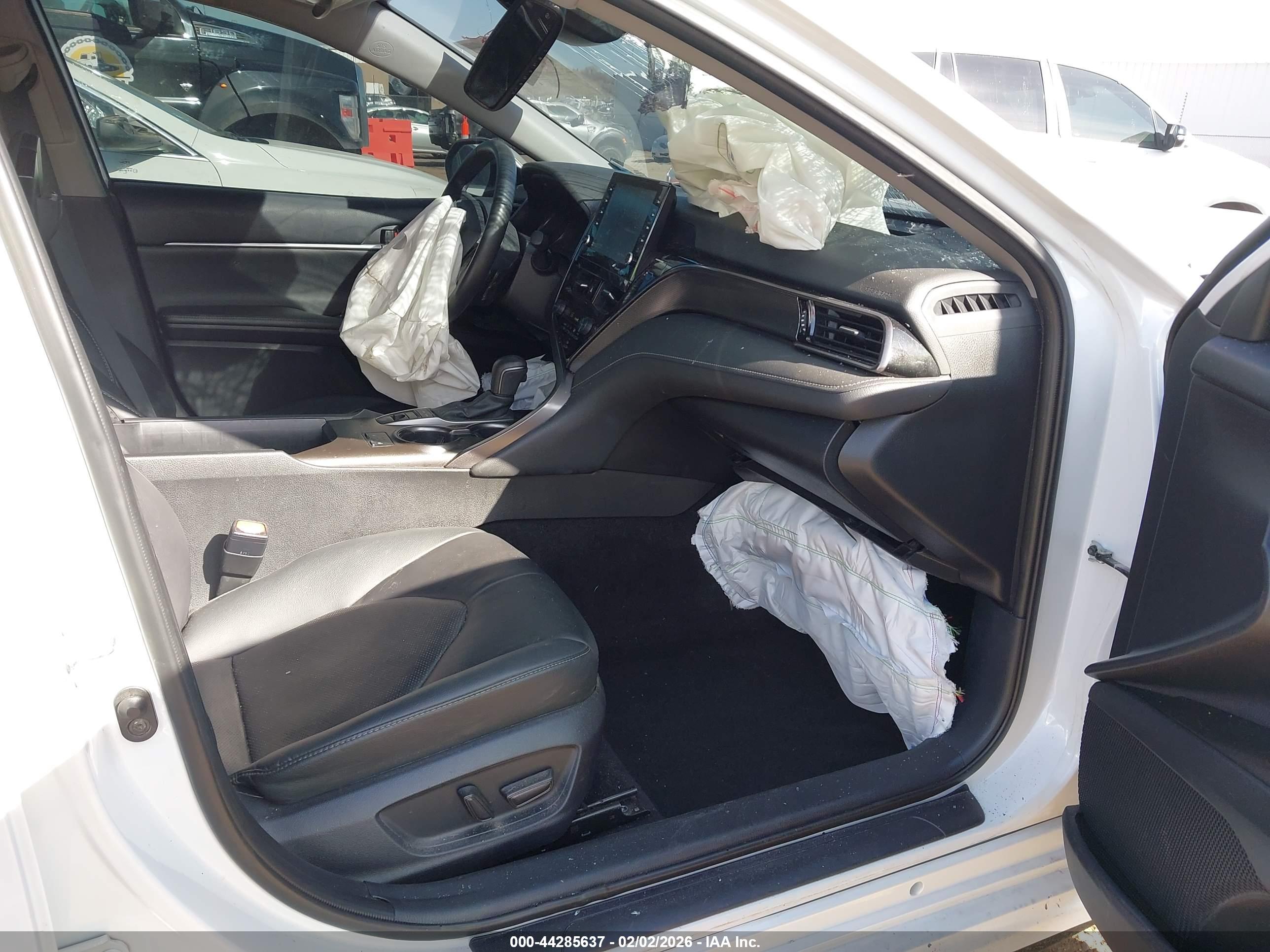 TOYOTA CAMRY image 5