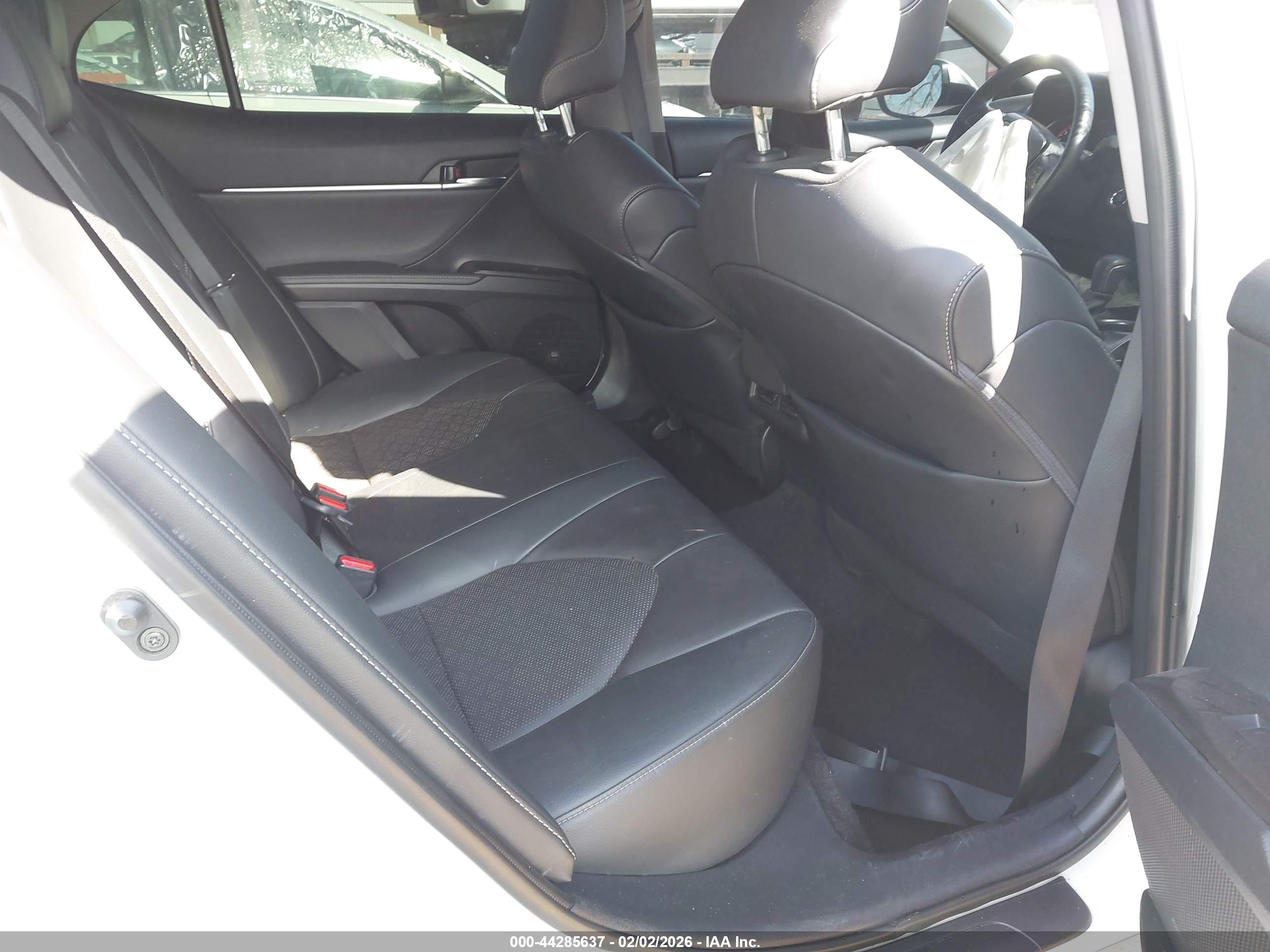 TOYOTA CAMRY image 8